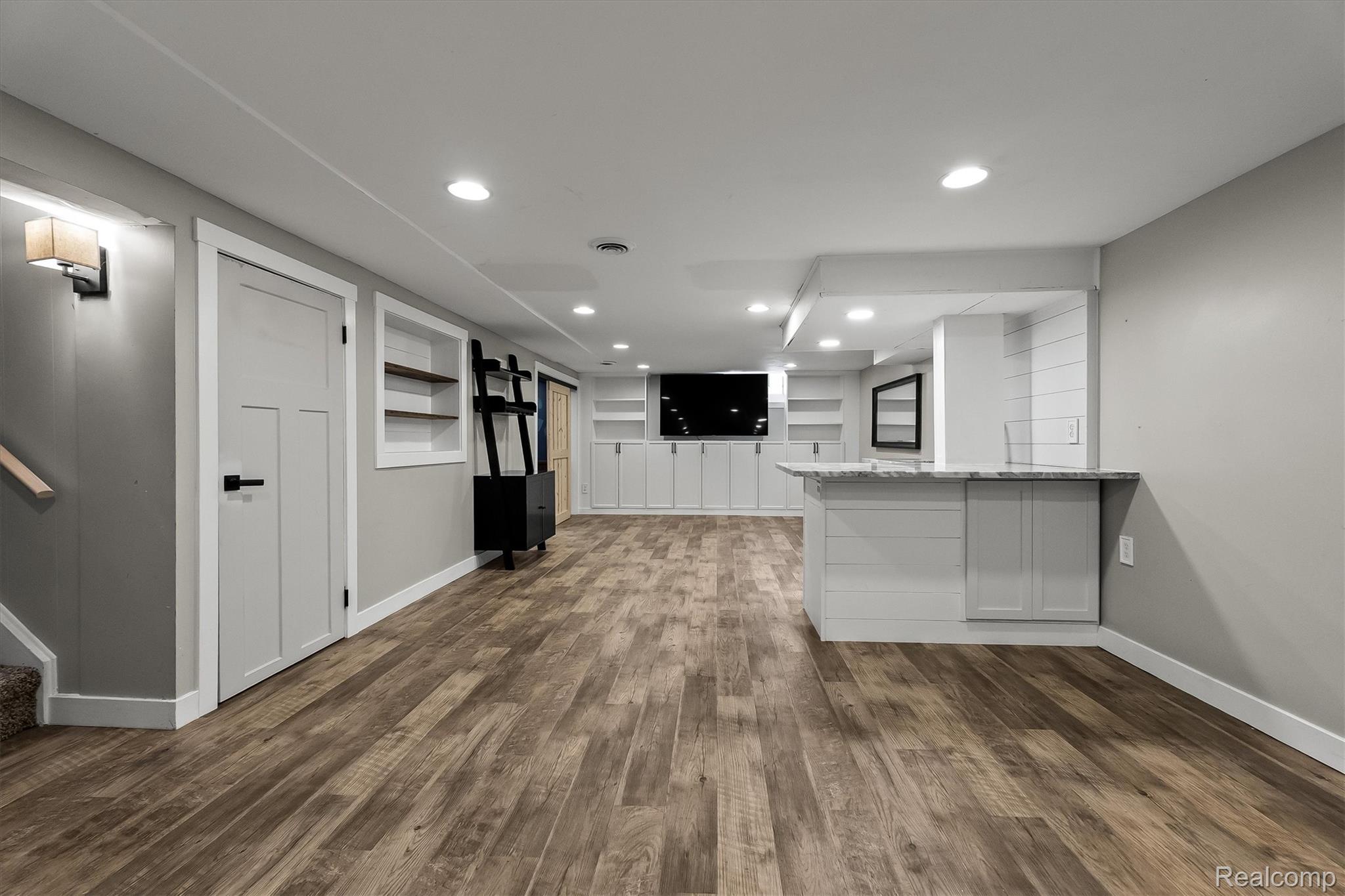 502 W Sunnybrook Drive