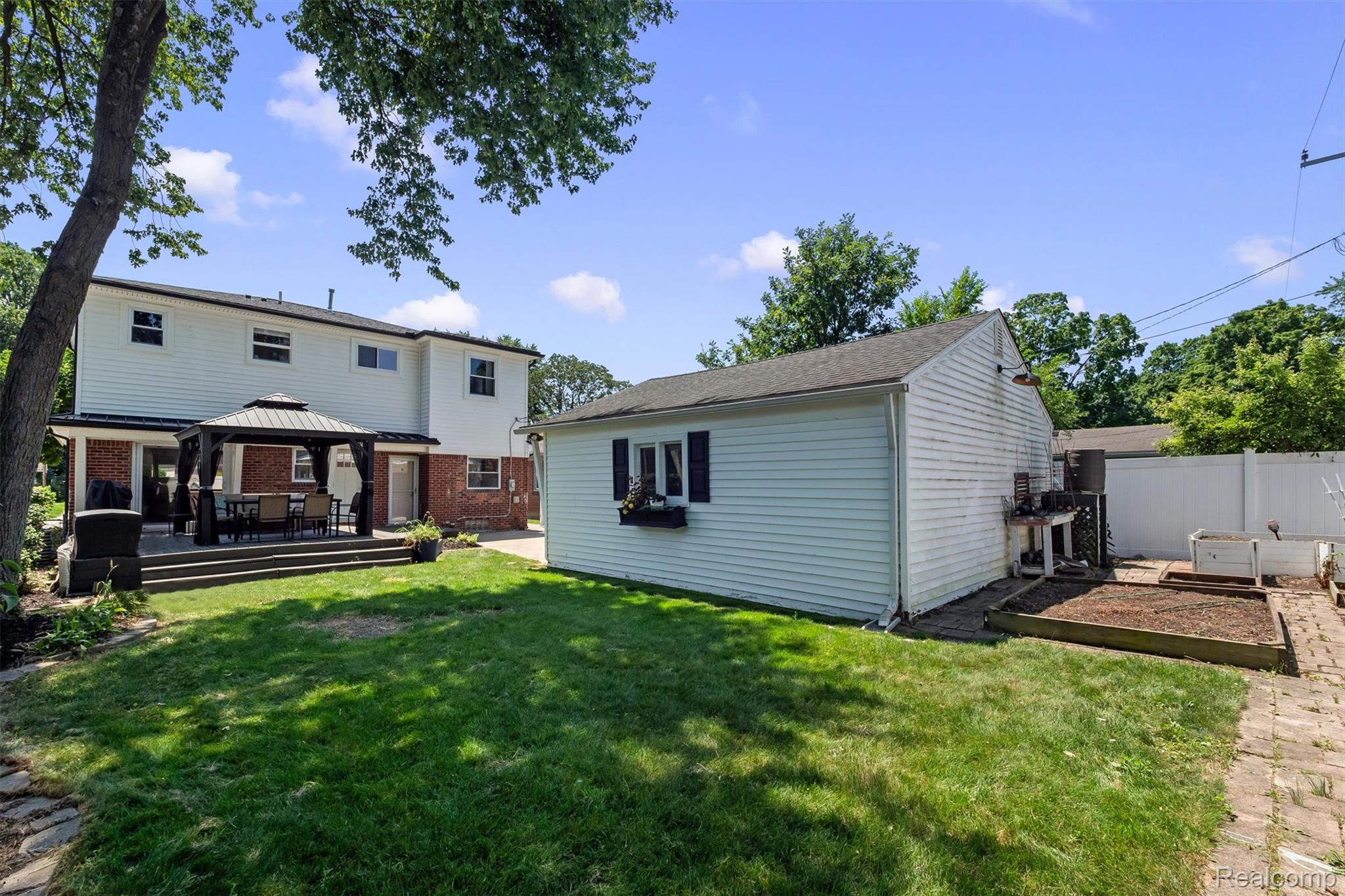 502 W Sunnybrook Drive