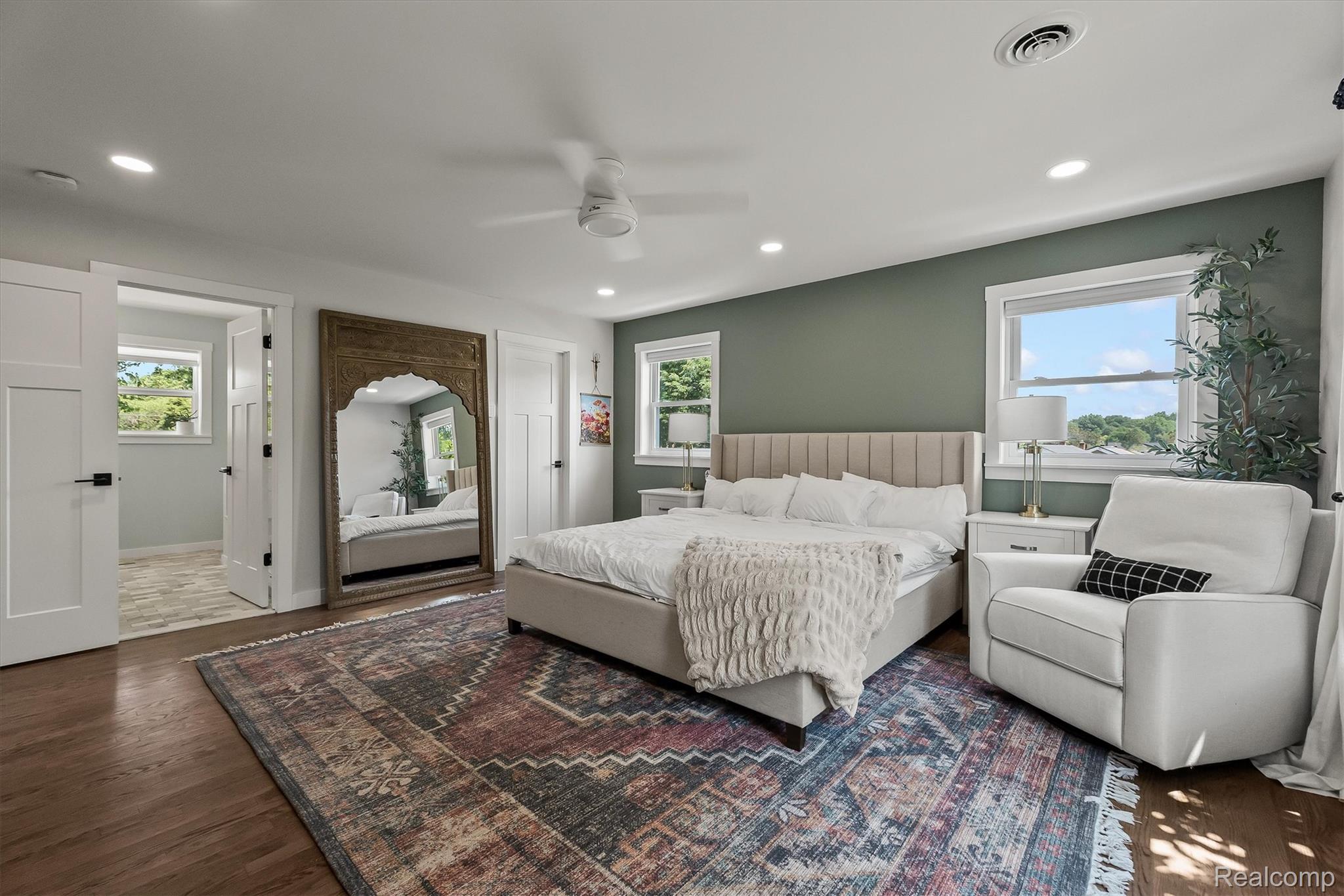 502 W Sunnybrook Drive