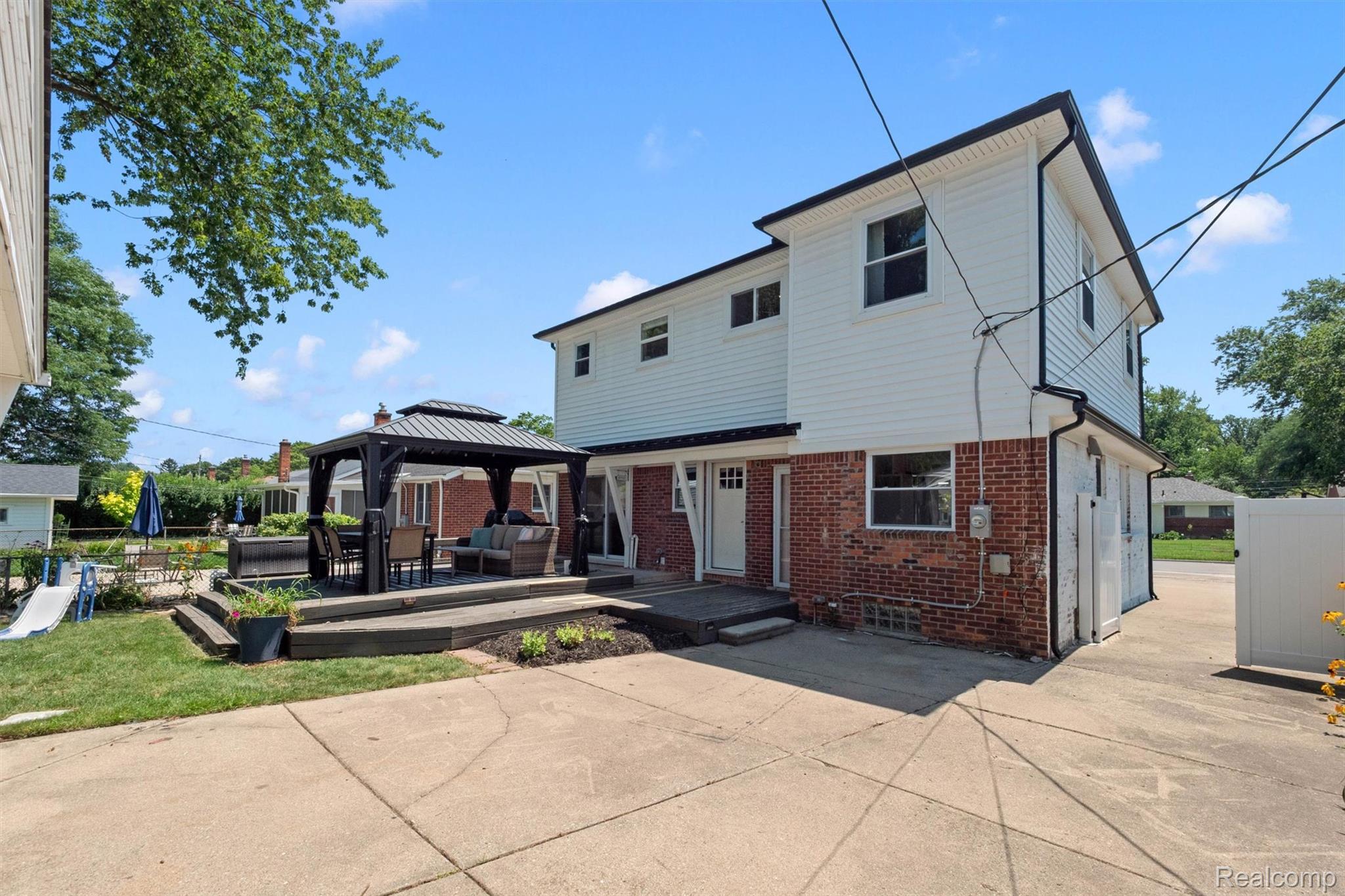 502 W Sunnybrook Drive
