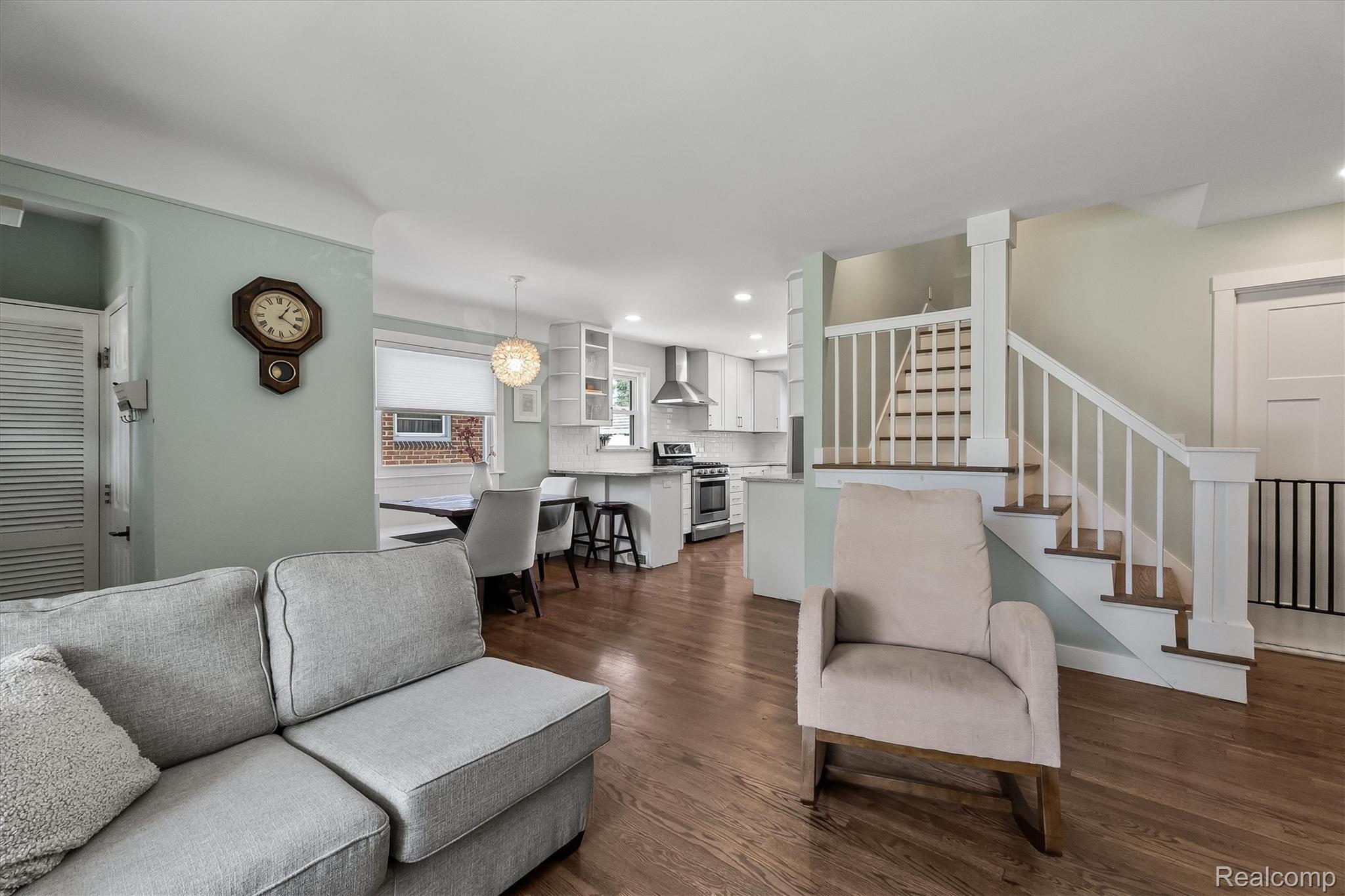 502 W Sunnybrook Drive