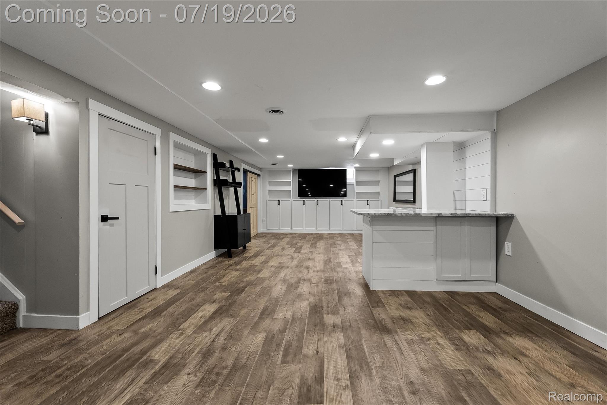 502 W Sunnybrook Drive