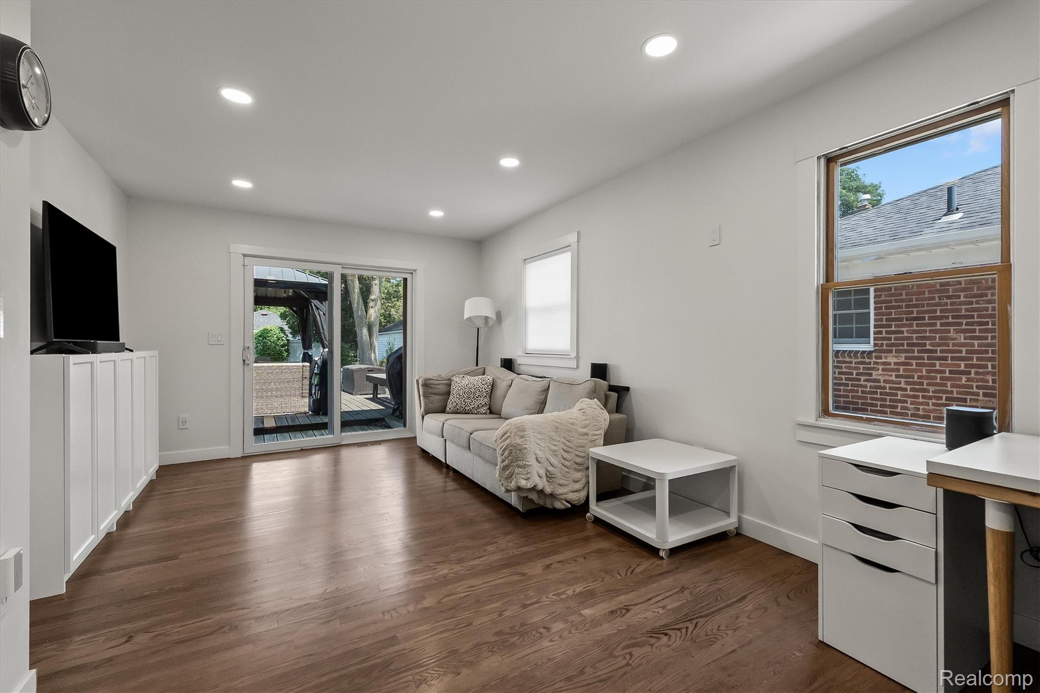 502 W Sunnybrook Drive