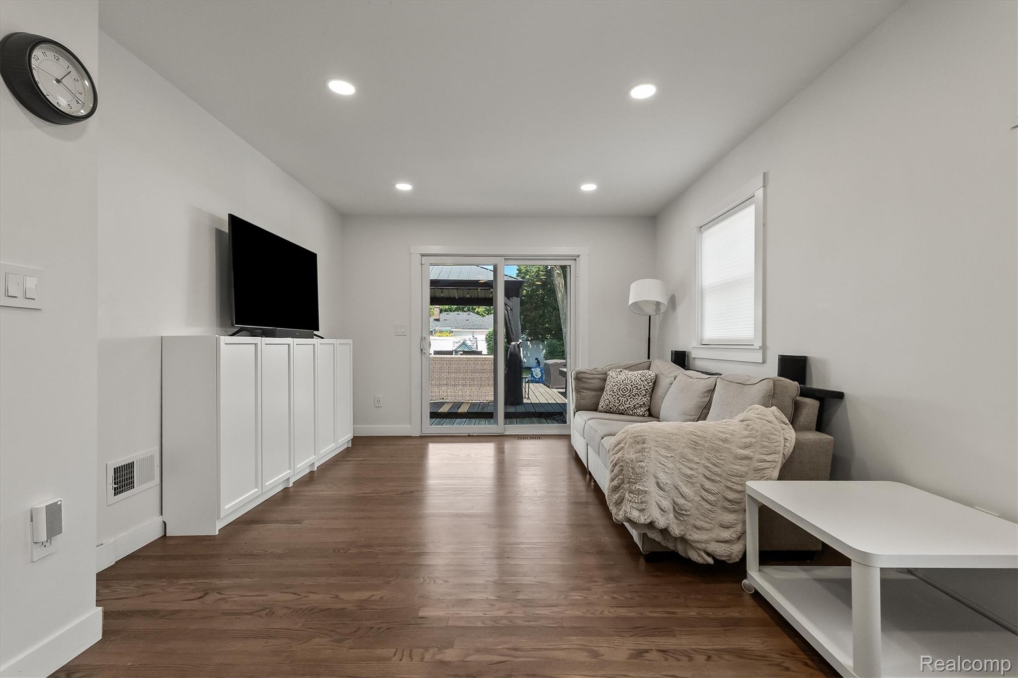 502 W Sunnybrook Drive