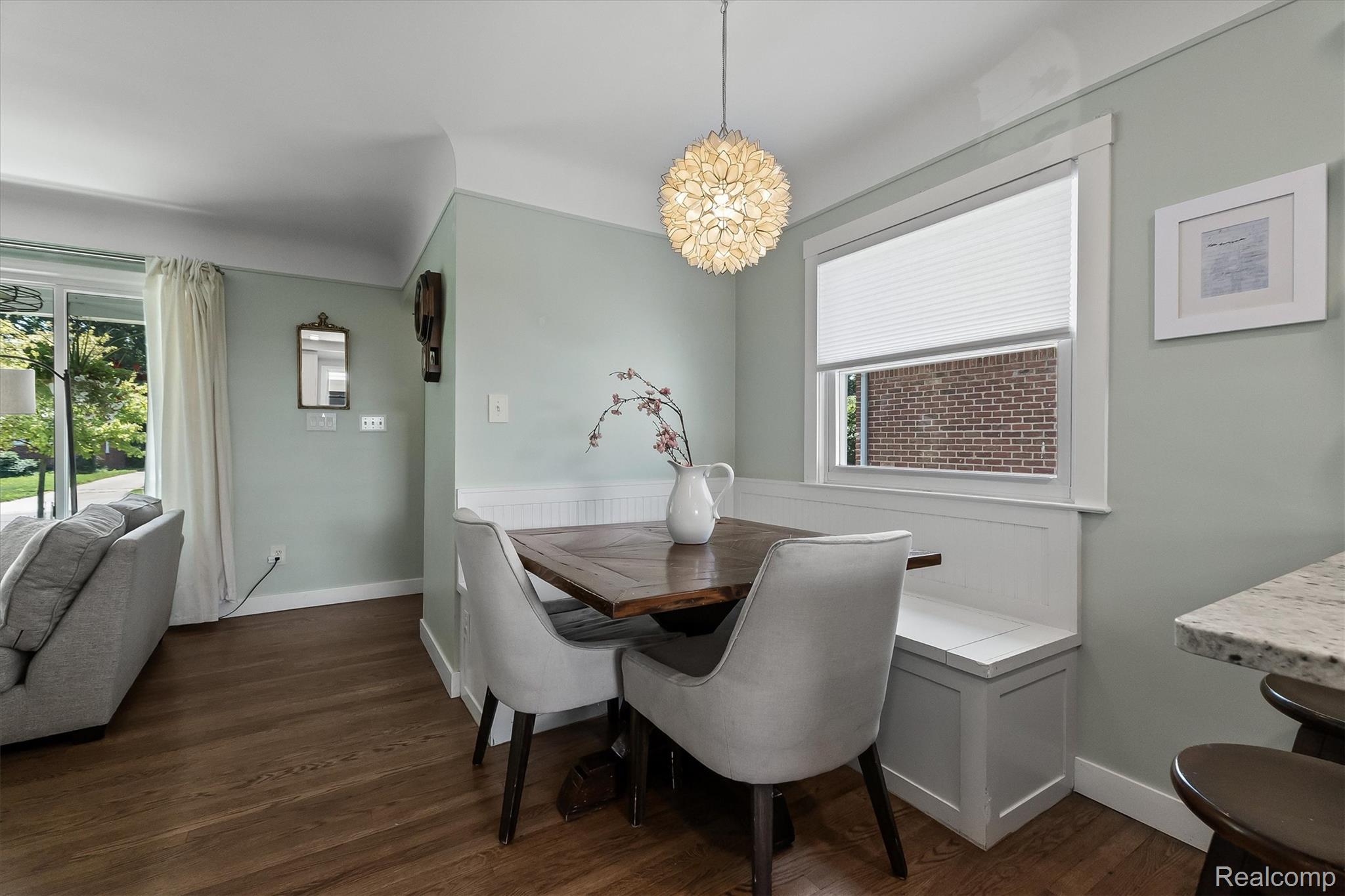 502 W Sunnybrook Drive
