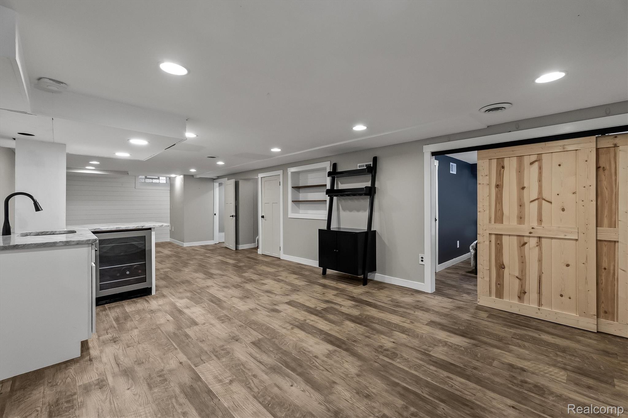 502 W Sunnybrook Drive
