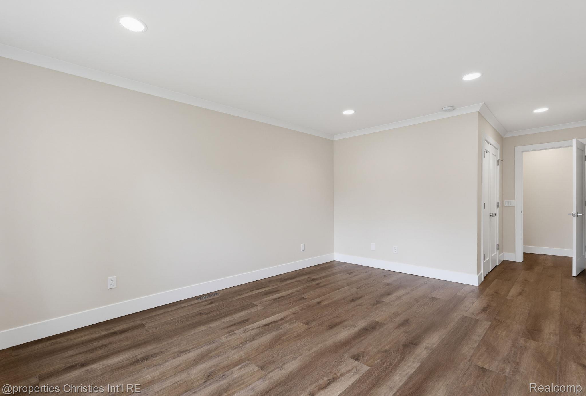 802 E Lincoln Avenue