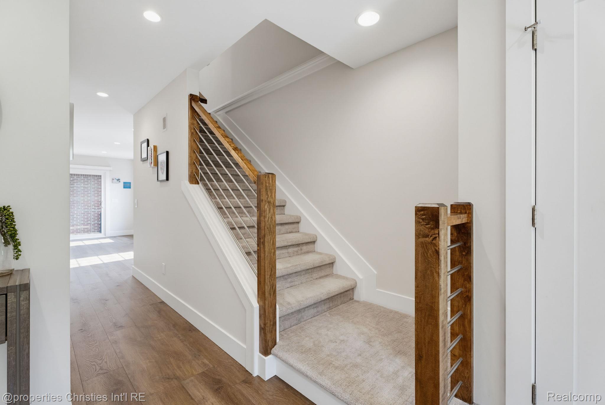 802 E Lincoln Avenue