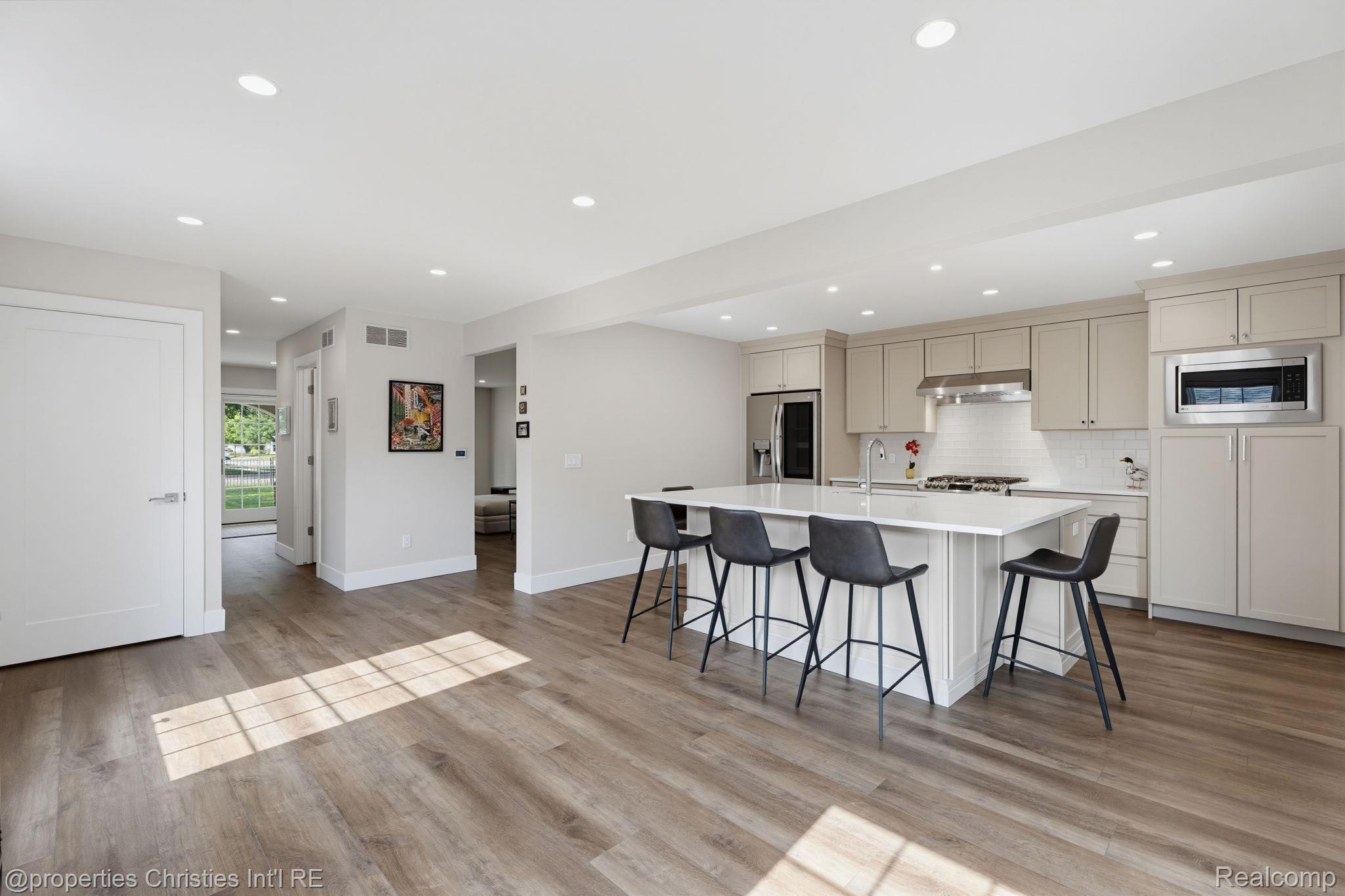 802 E Lincoln Avenue