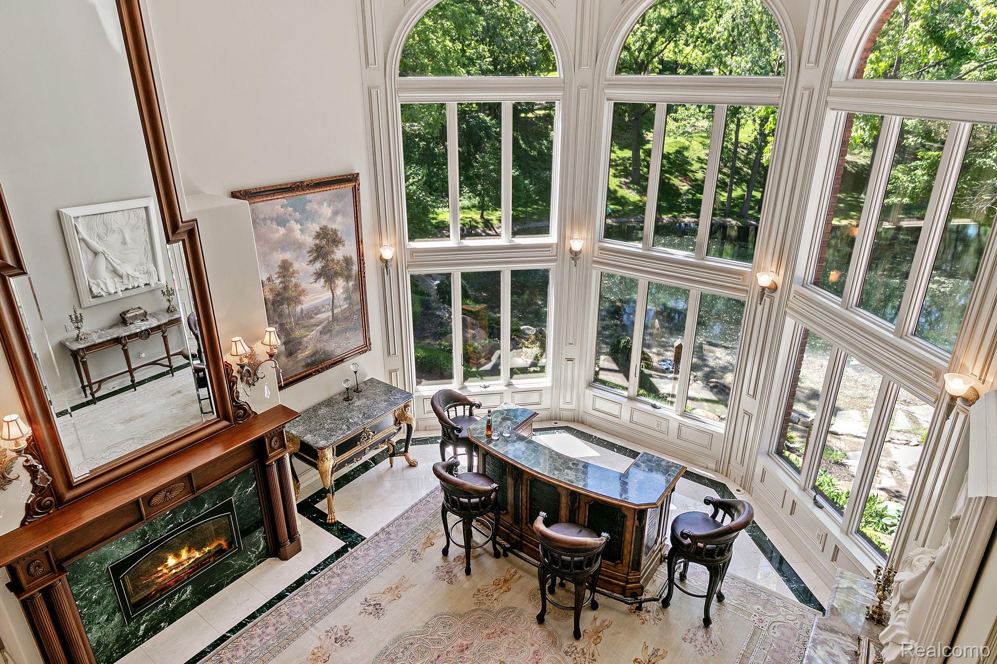 255 CAMELOT Way