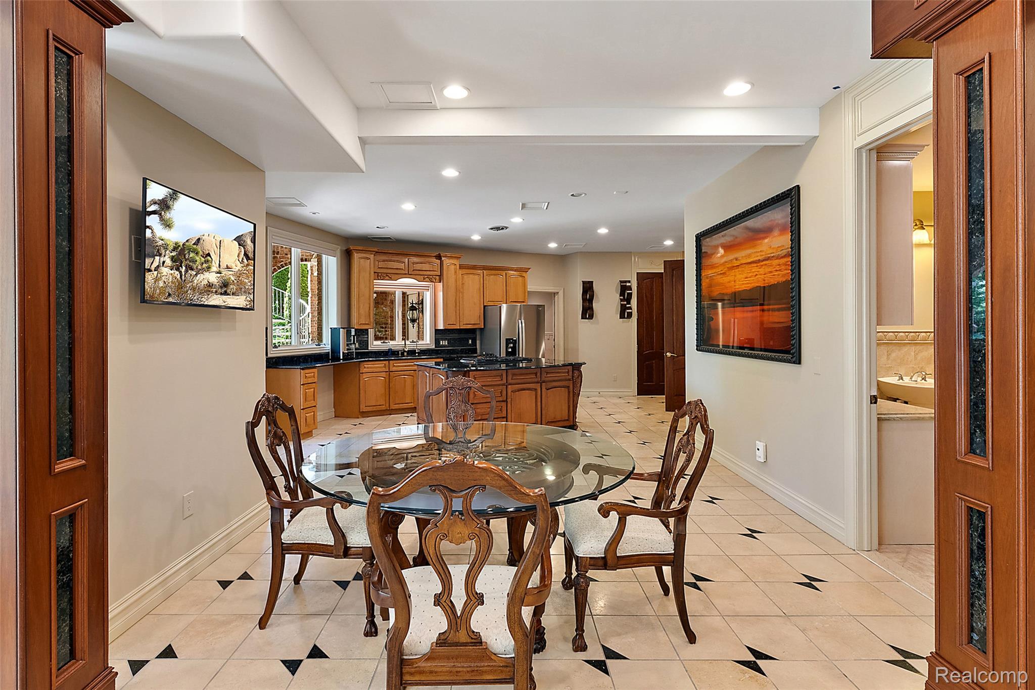 255 CAMELOT Way