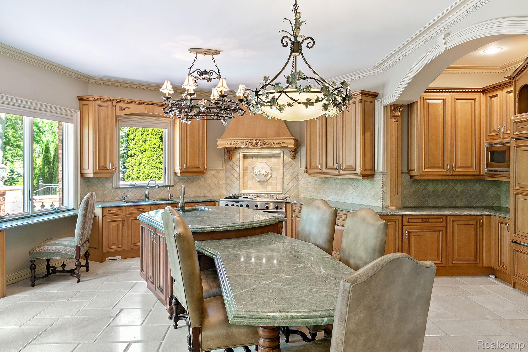 255 CAMELOT Way