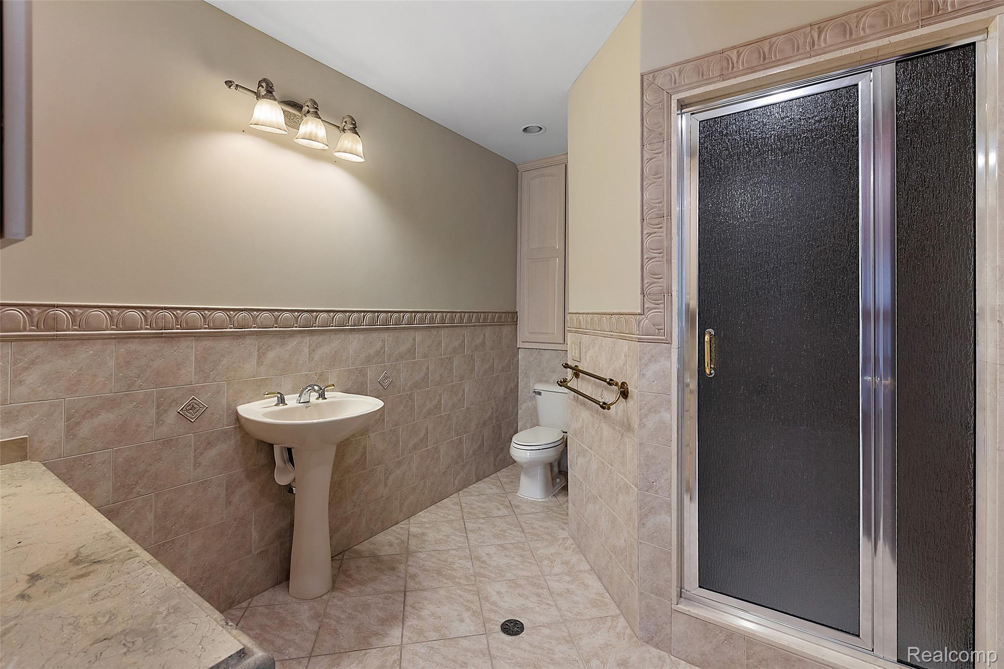 255 CAMELOT Way
