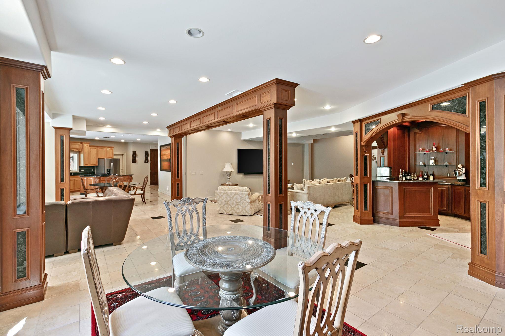 255 CAMELOT Way