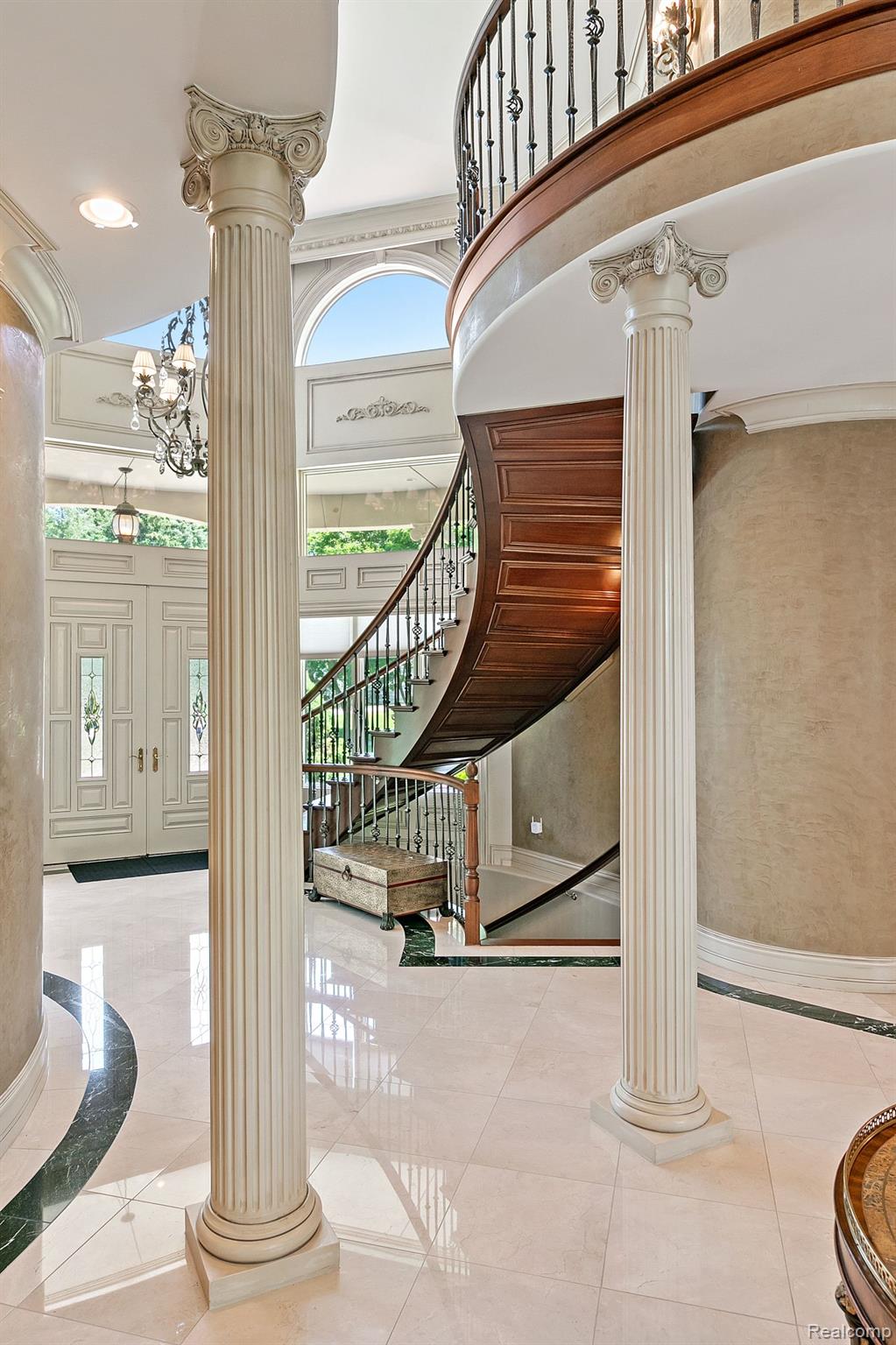 255 CAMELOT Way