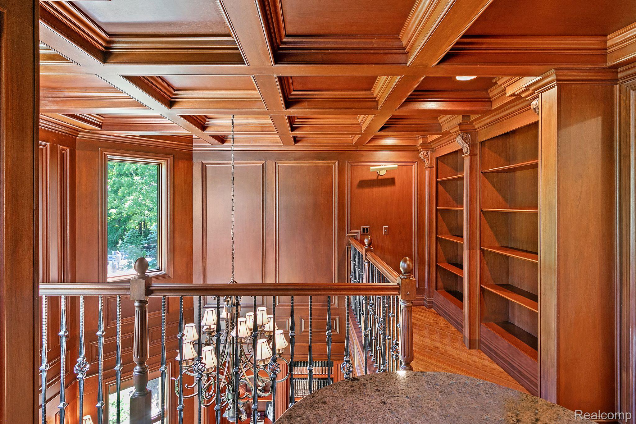 255 CAMELOT Way