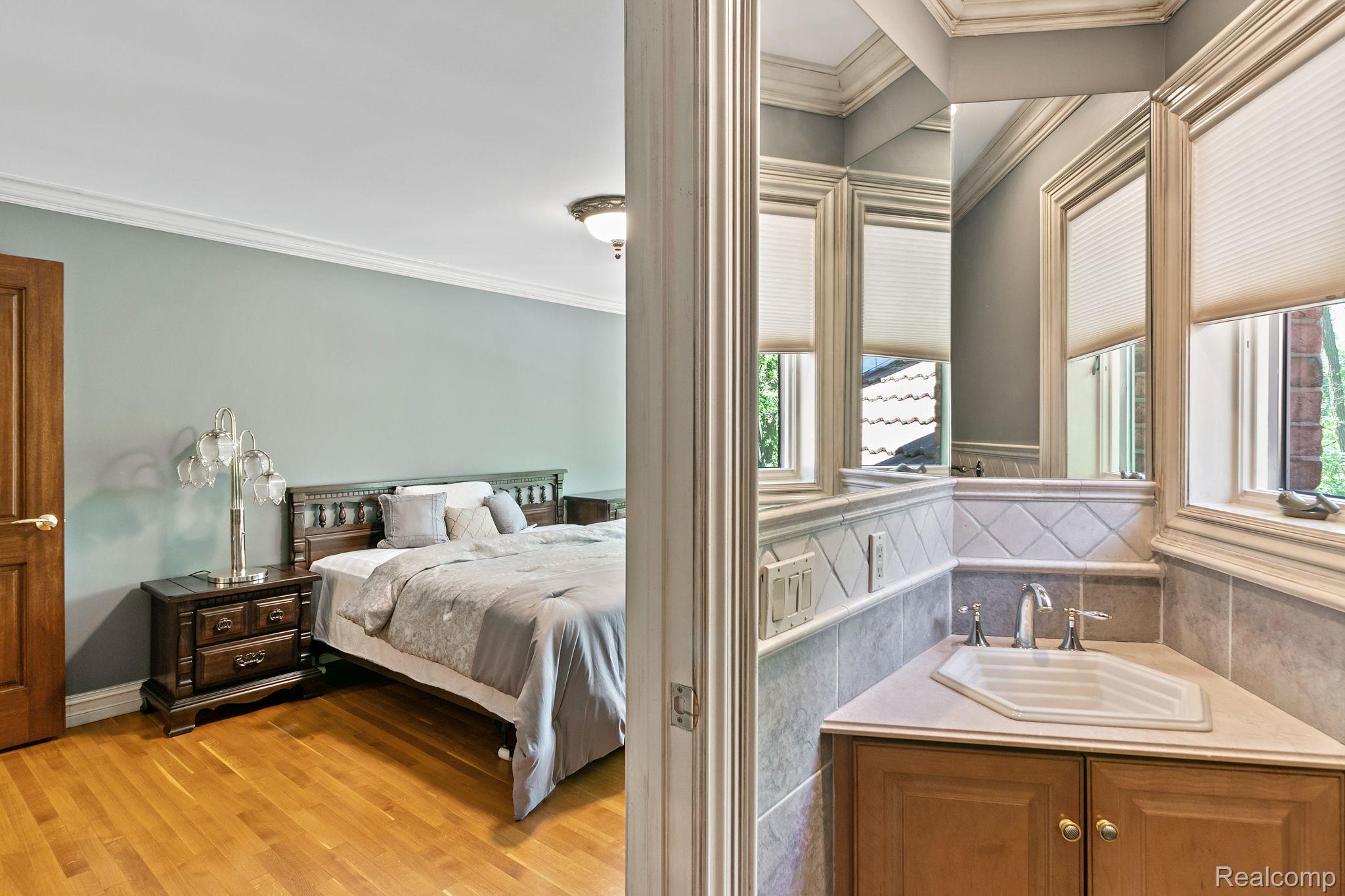 255 CAMELOT Way
