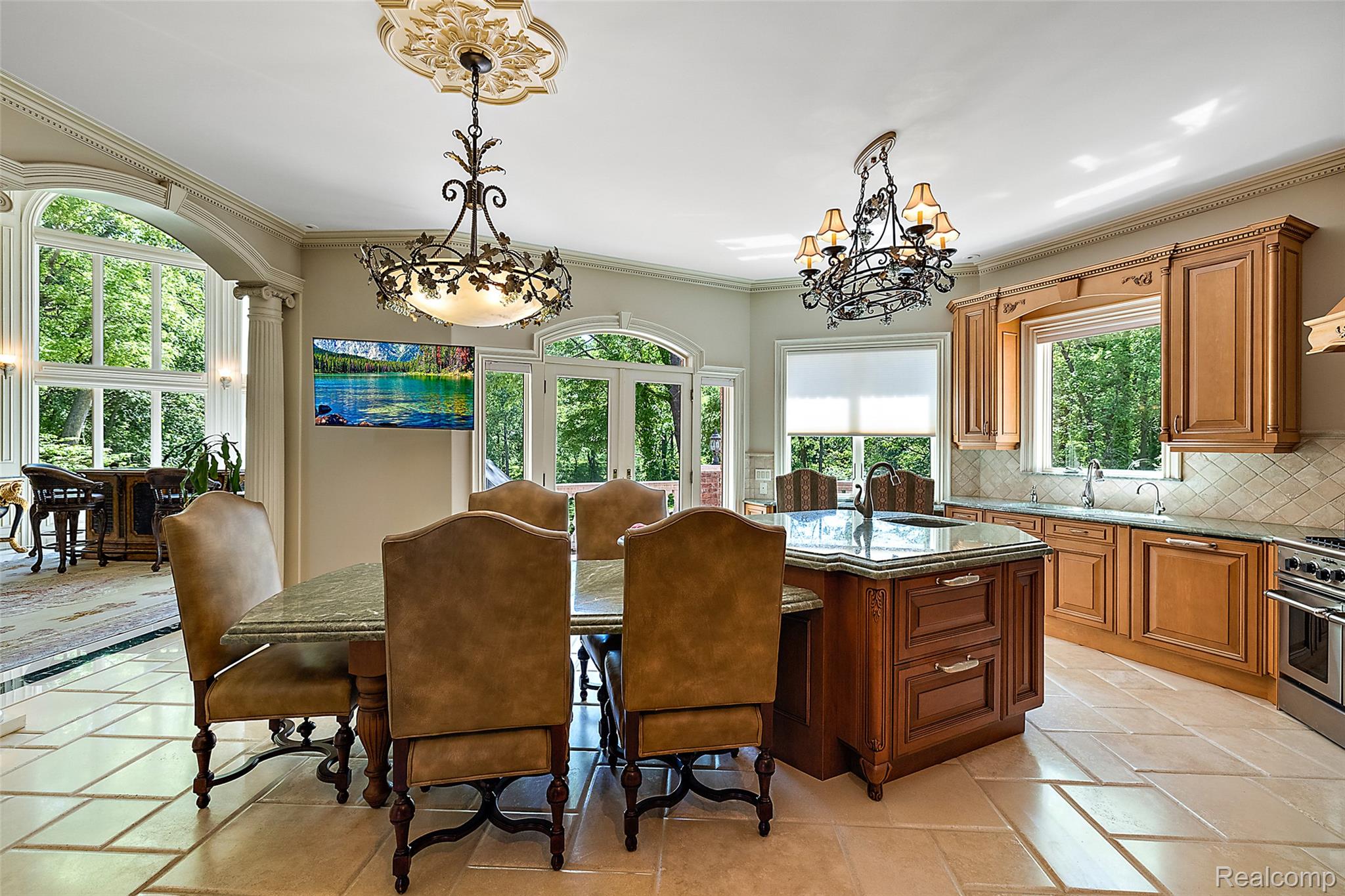 255 CAMELOT Way