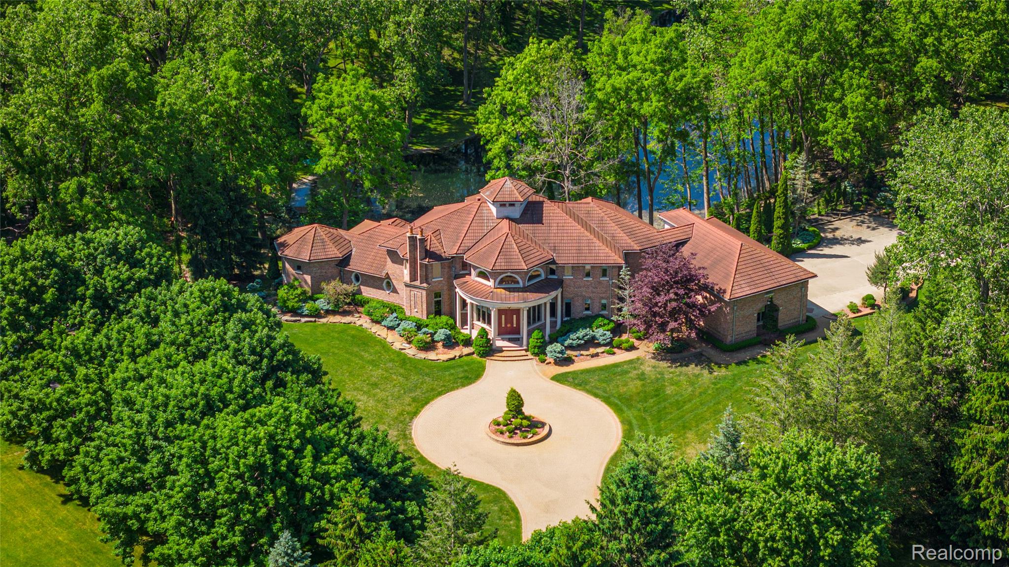 255 CAMELOT Way