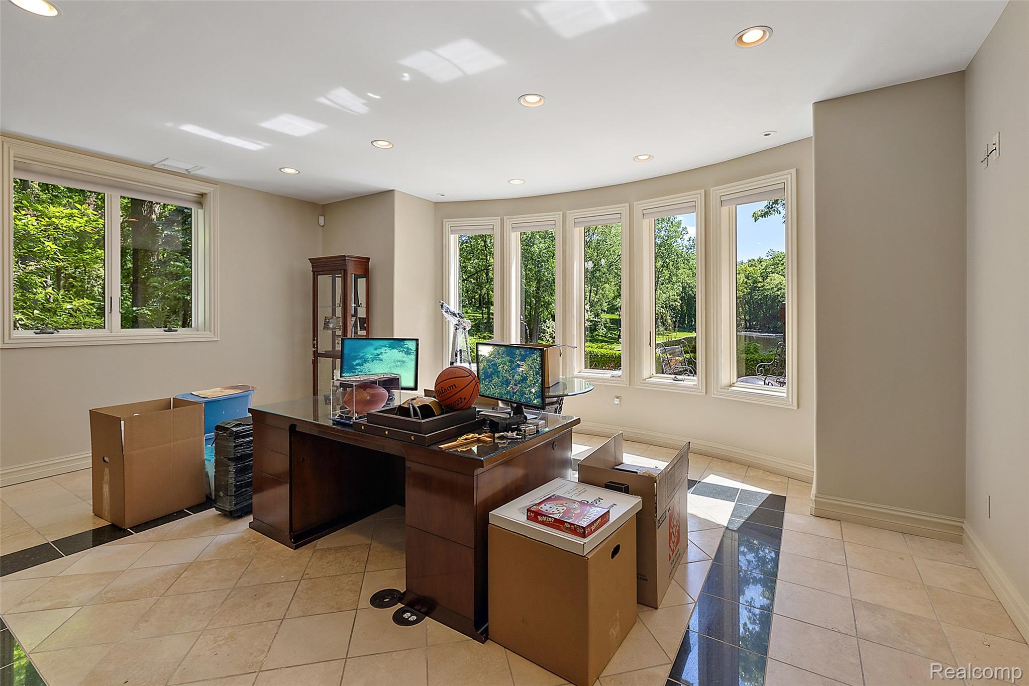 255 CAMELOT Way