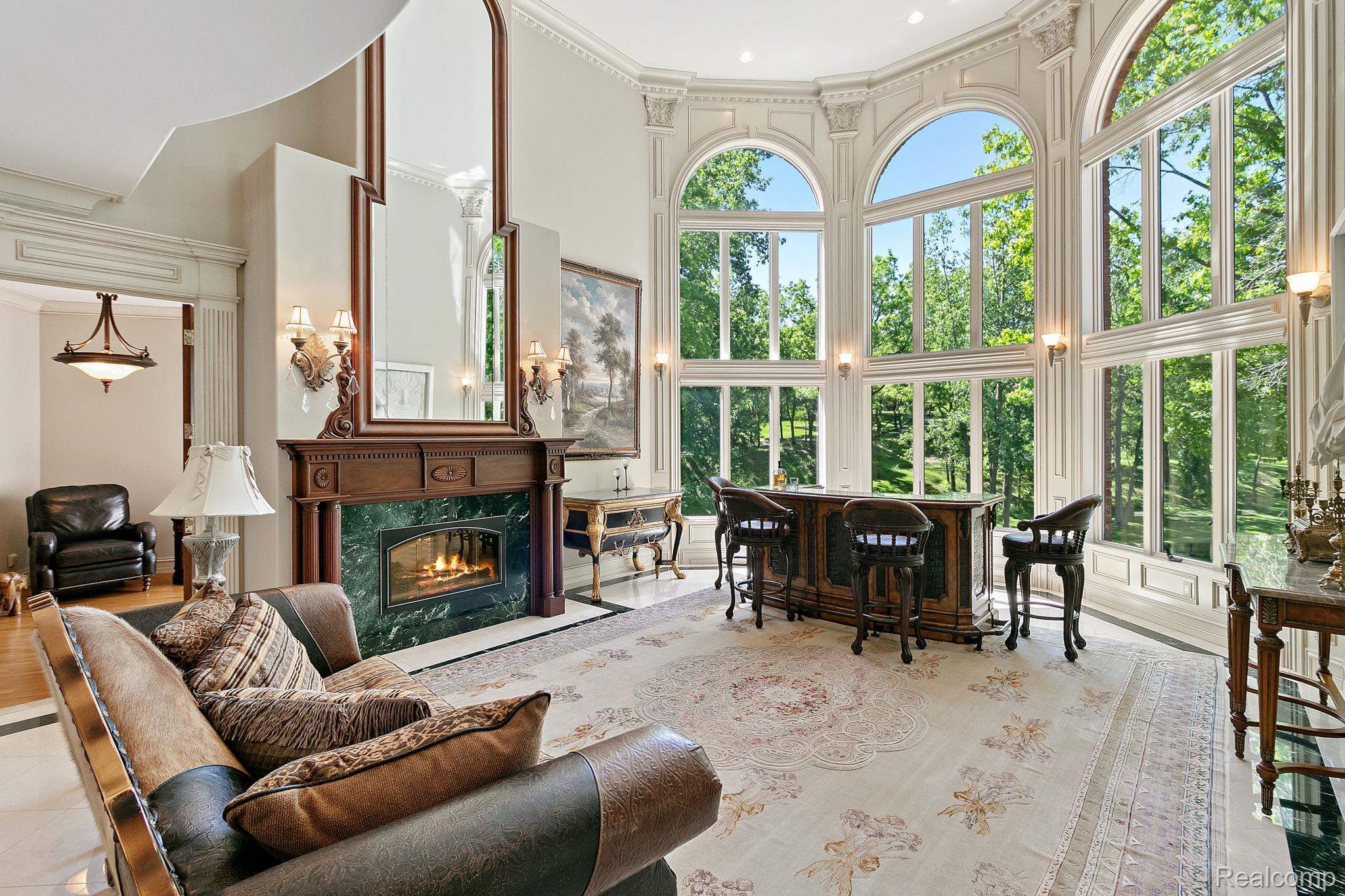 255 CAMELOT Way
