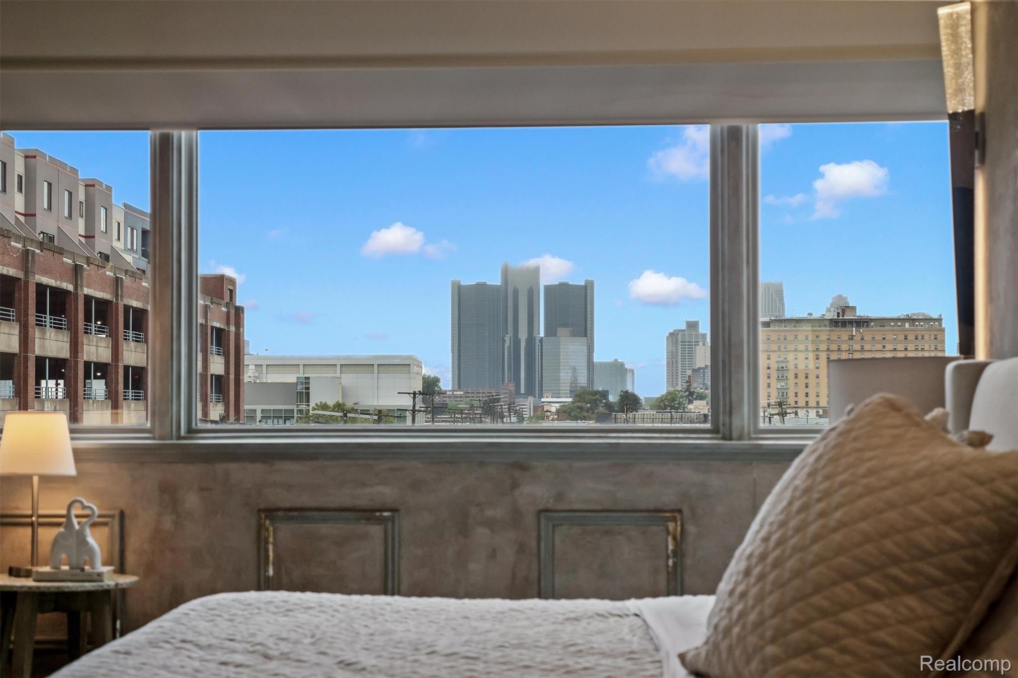 2987 Franklin Street Unit: PH 14