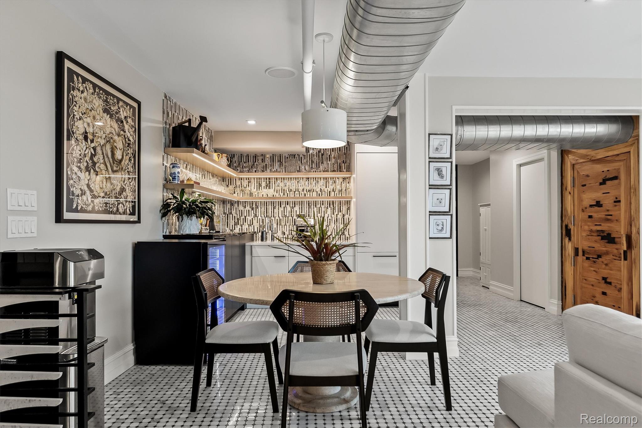 2987 Franklin Street Unit: PH 14