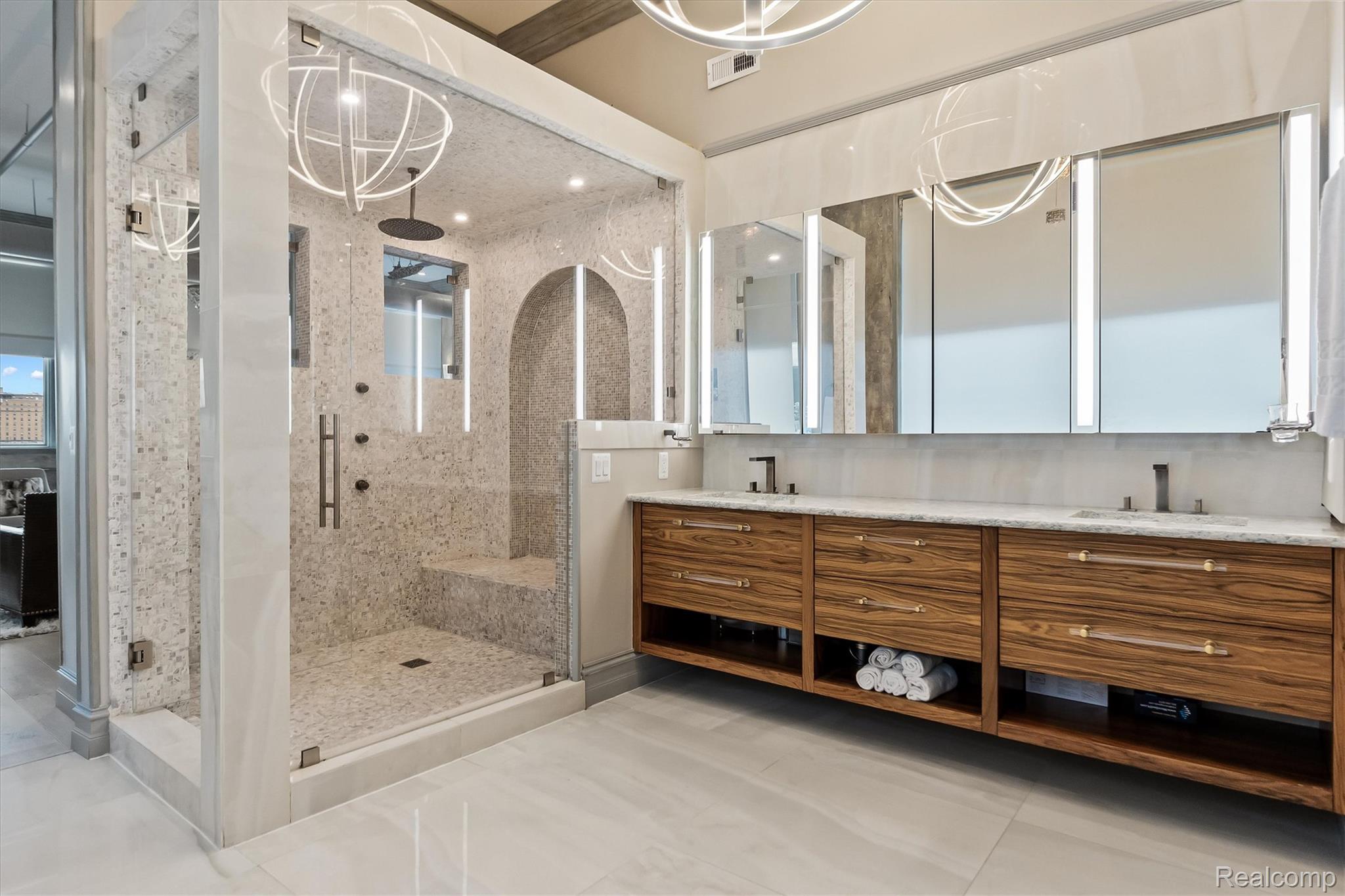 2987 Franklin Street Unit: PH 14
