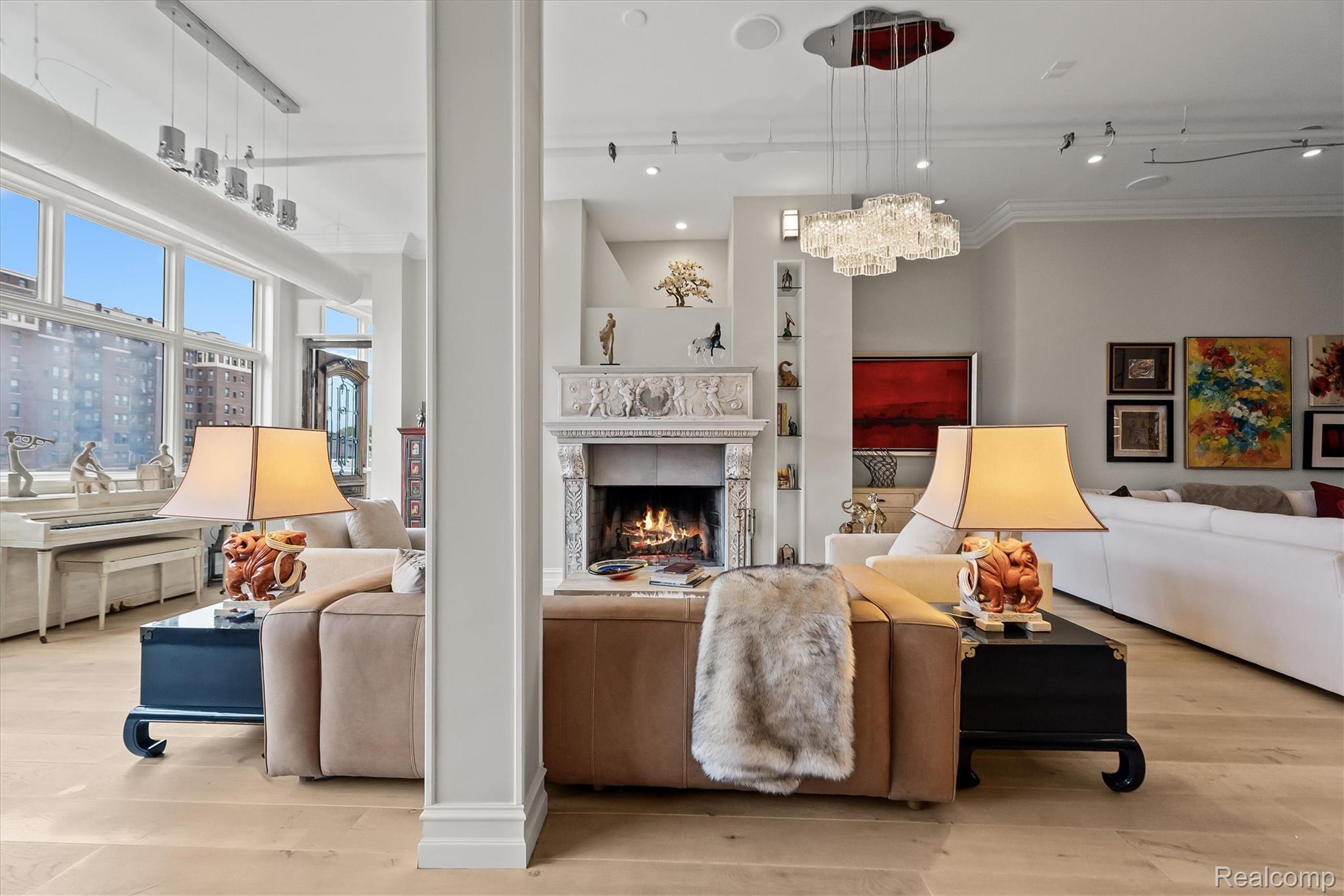 2987 Franklin Street Unit: PH 14