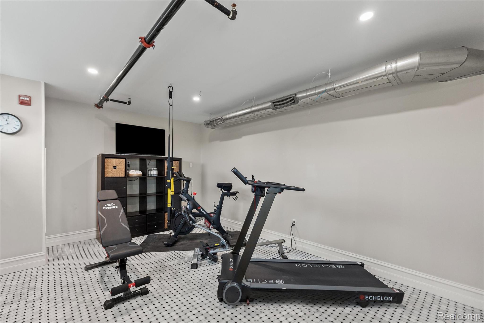 2987 Franklin Street Unit: PH 14