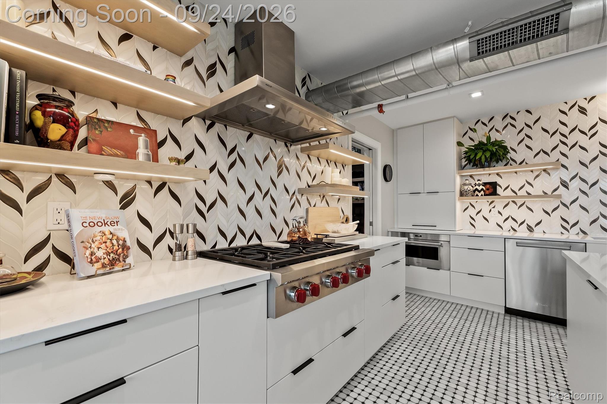2987 Franklin Street Unit: PH 14
