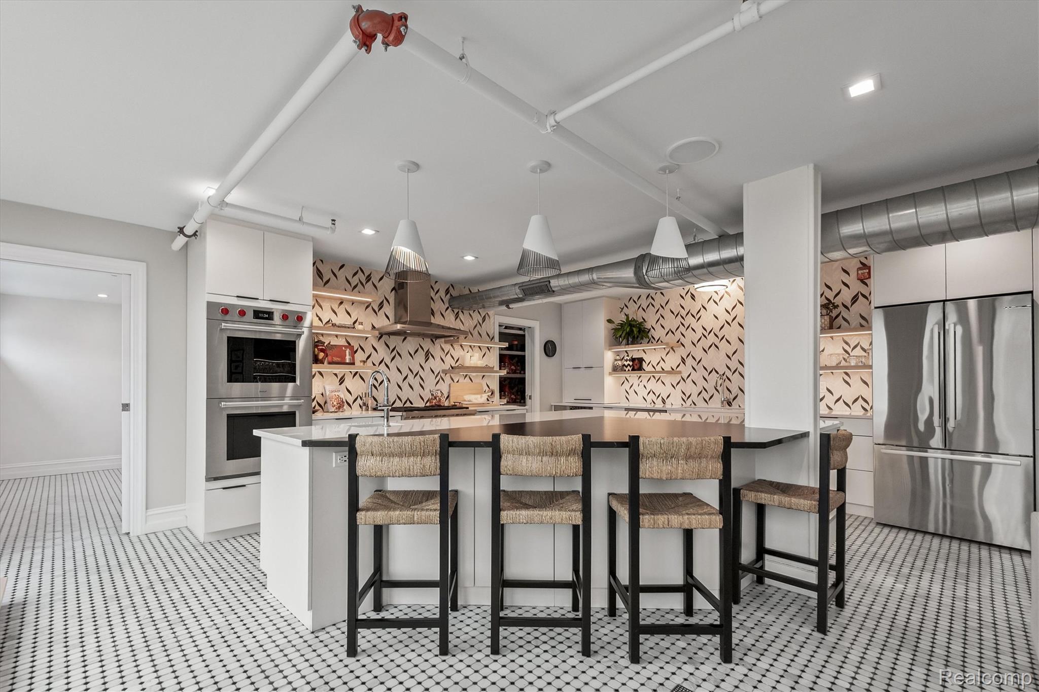 2987 Franklin Street Unit: PH 14