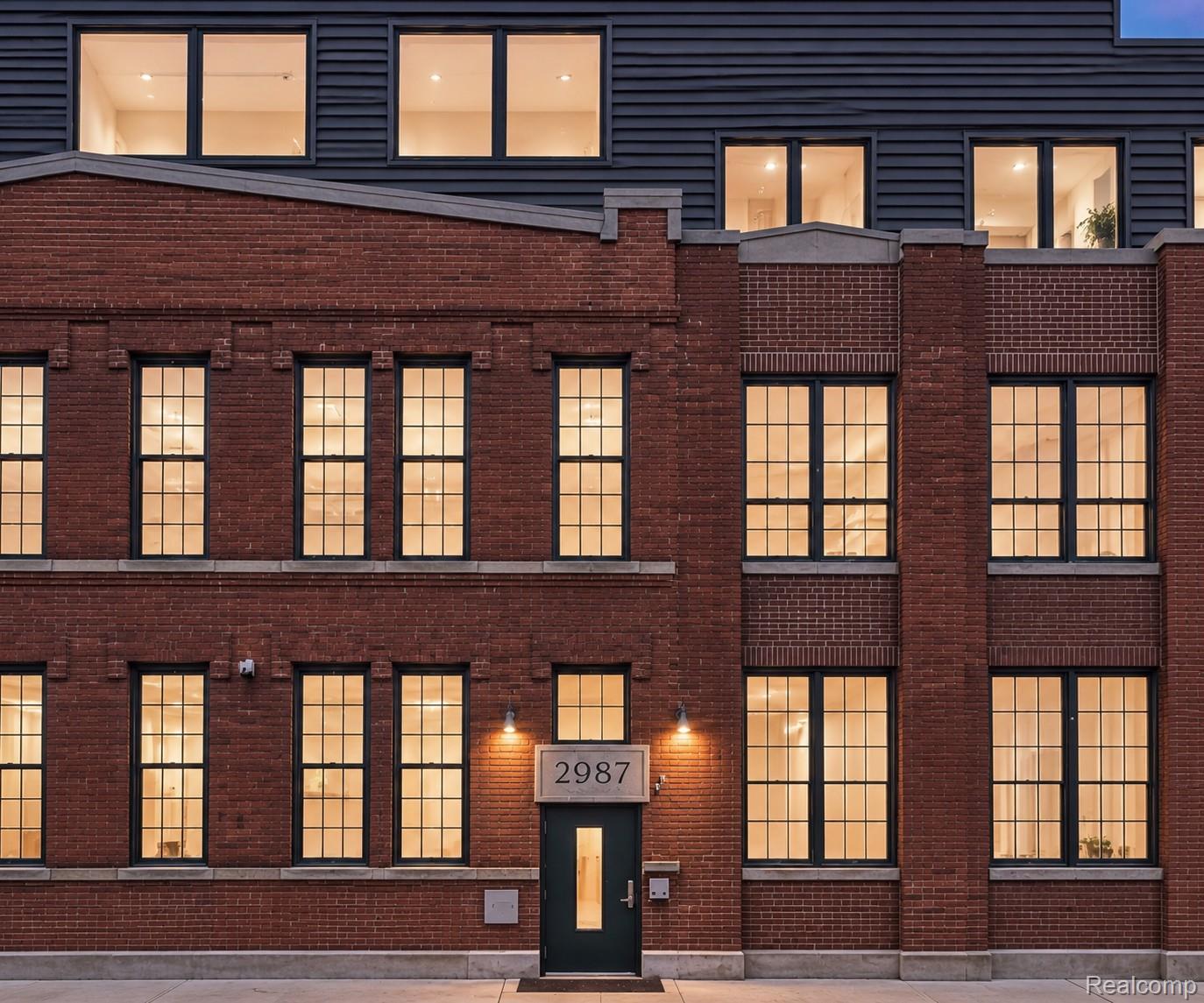 2987 Franklin Street Unit: PH 14