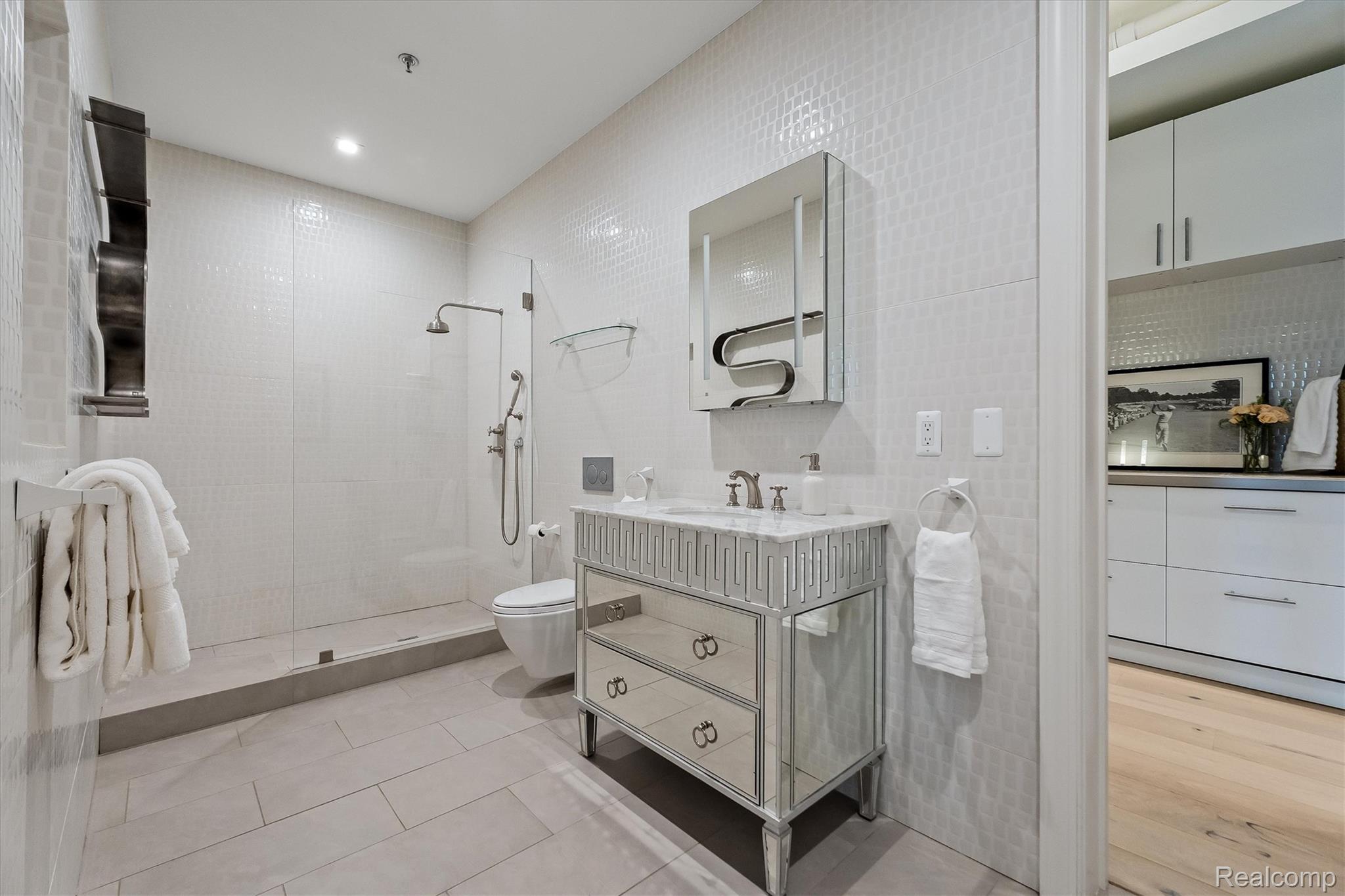 2987 Franklin Street Unit: PH 14