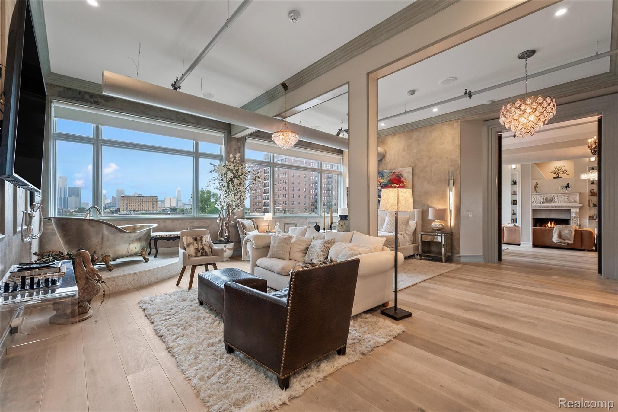 2987 Franklin Street Unit: PH 14