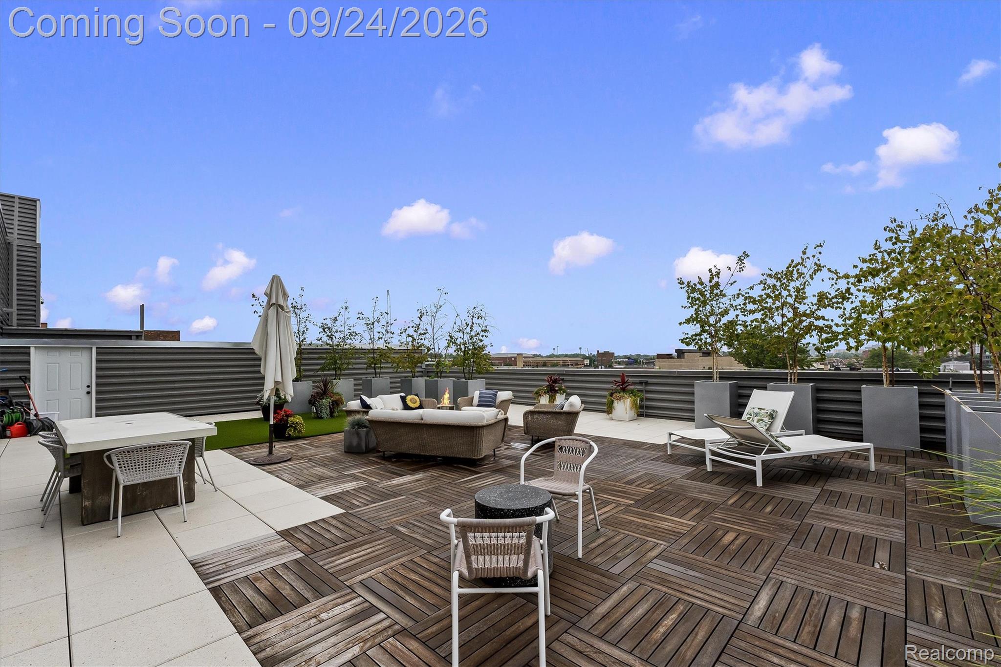 2987 Franklin Street Unit: PH 14