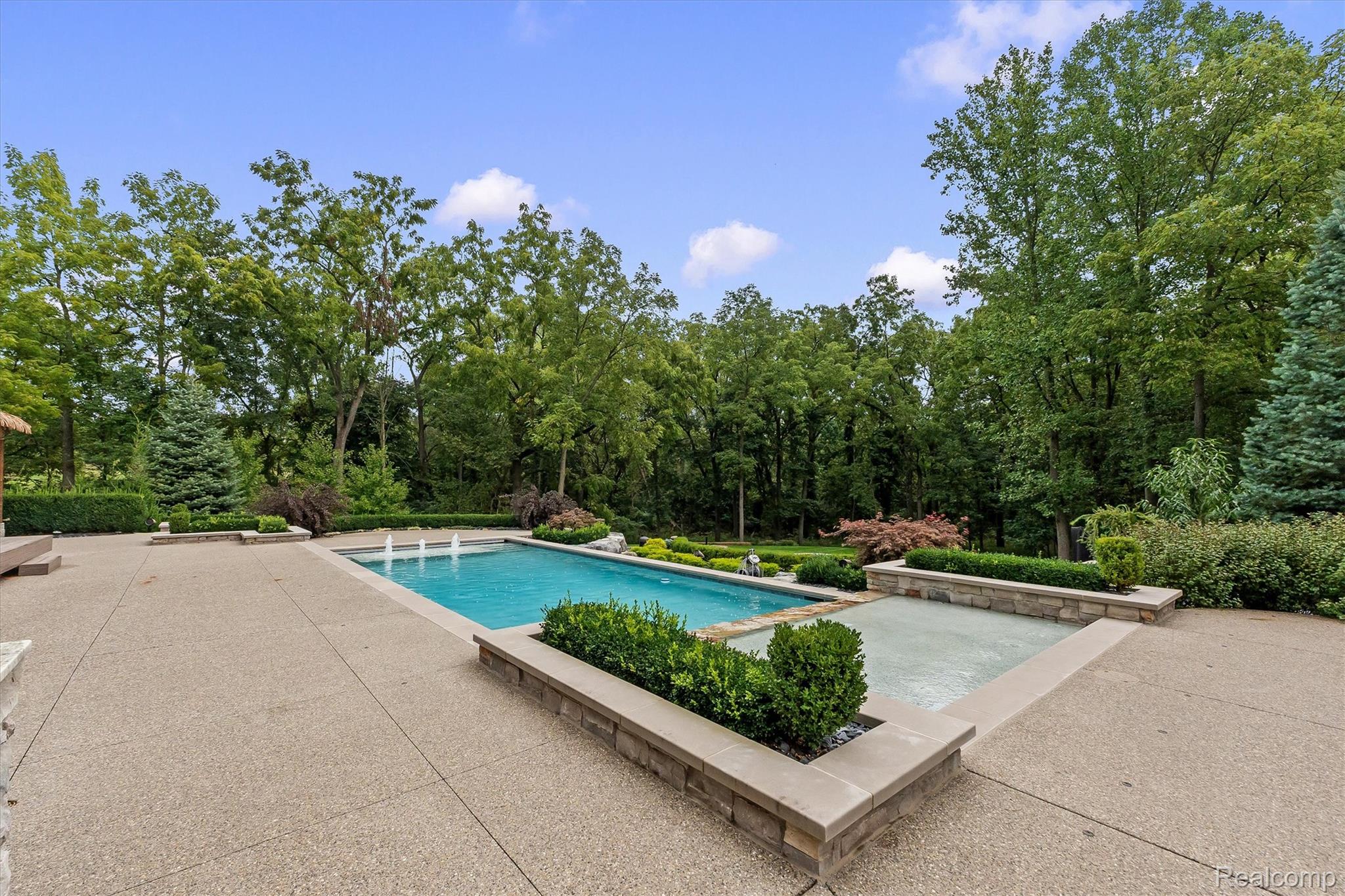 2475 Creekside Court