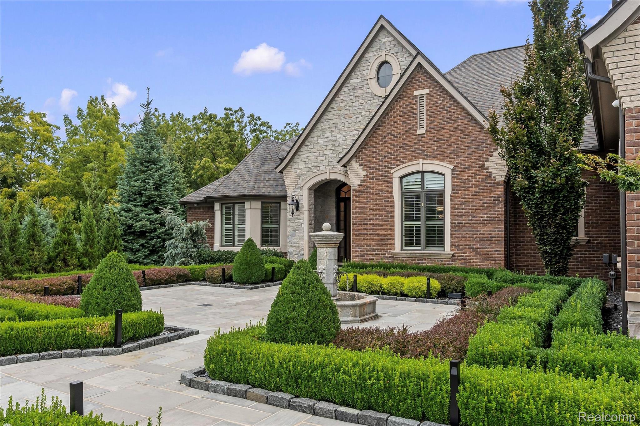 2475 Creekside Court