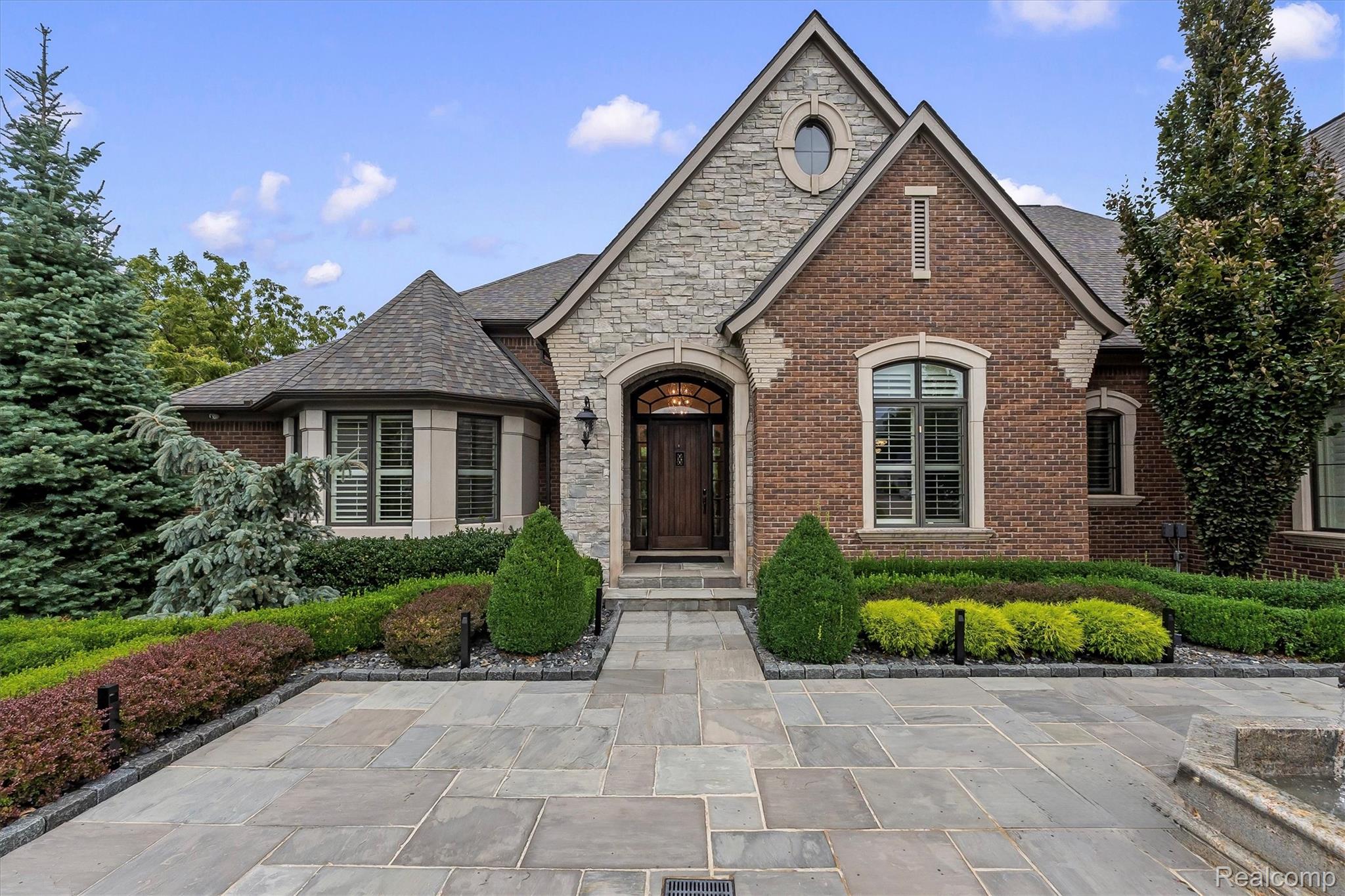 2475 Creekside Court