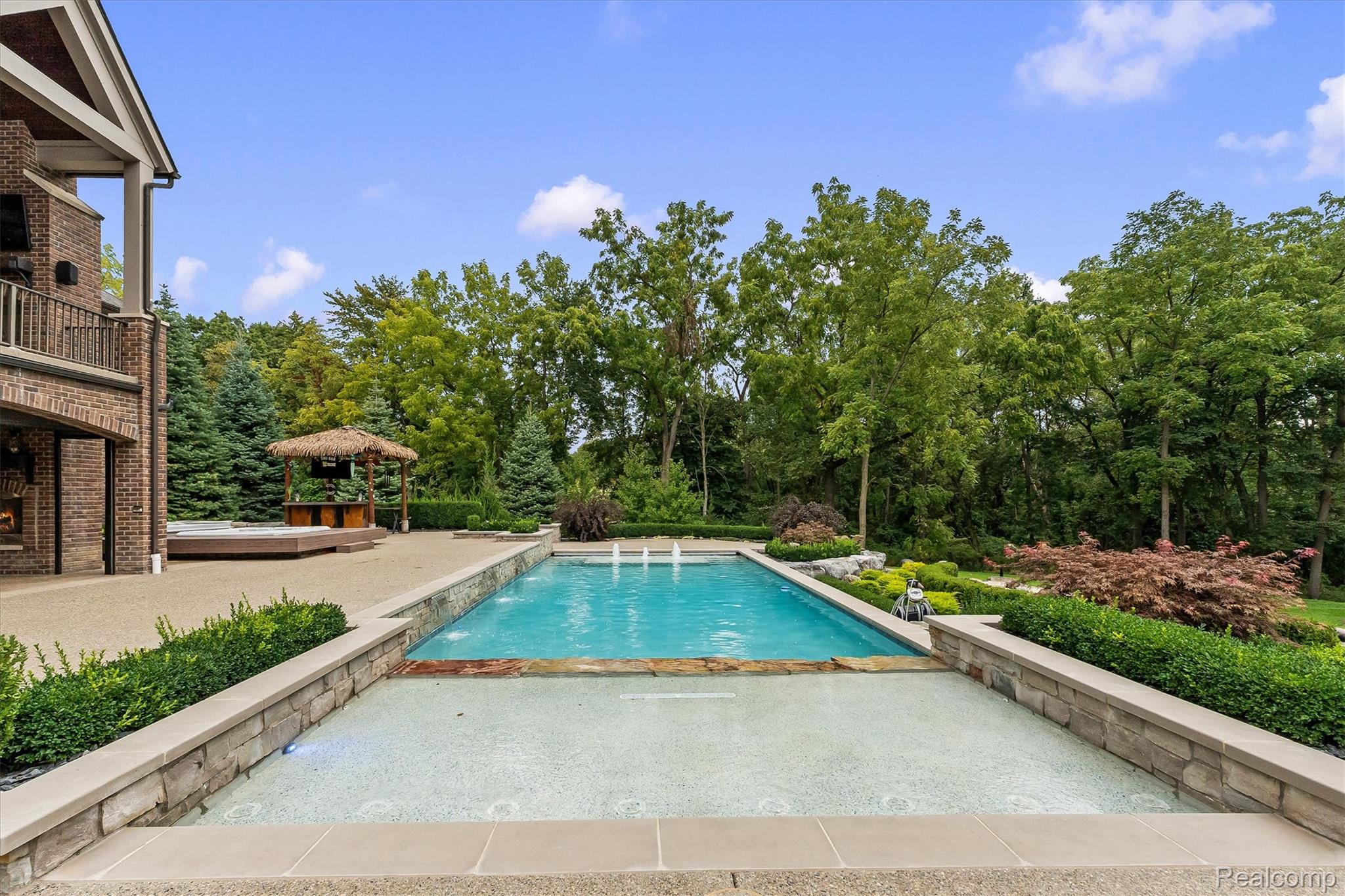 2475 Creekside Court