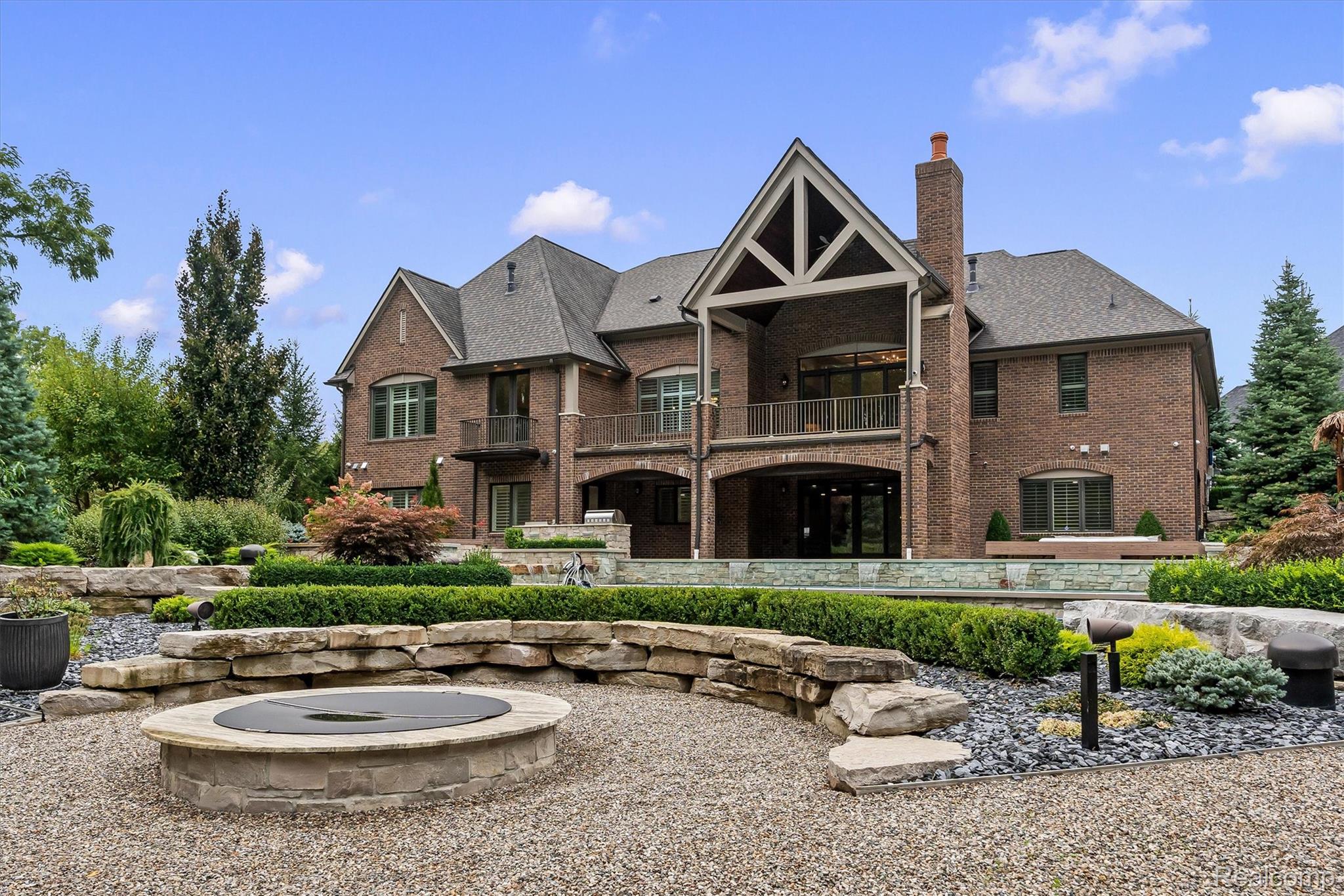 2475 Creekside Court