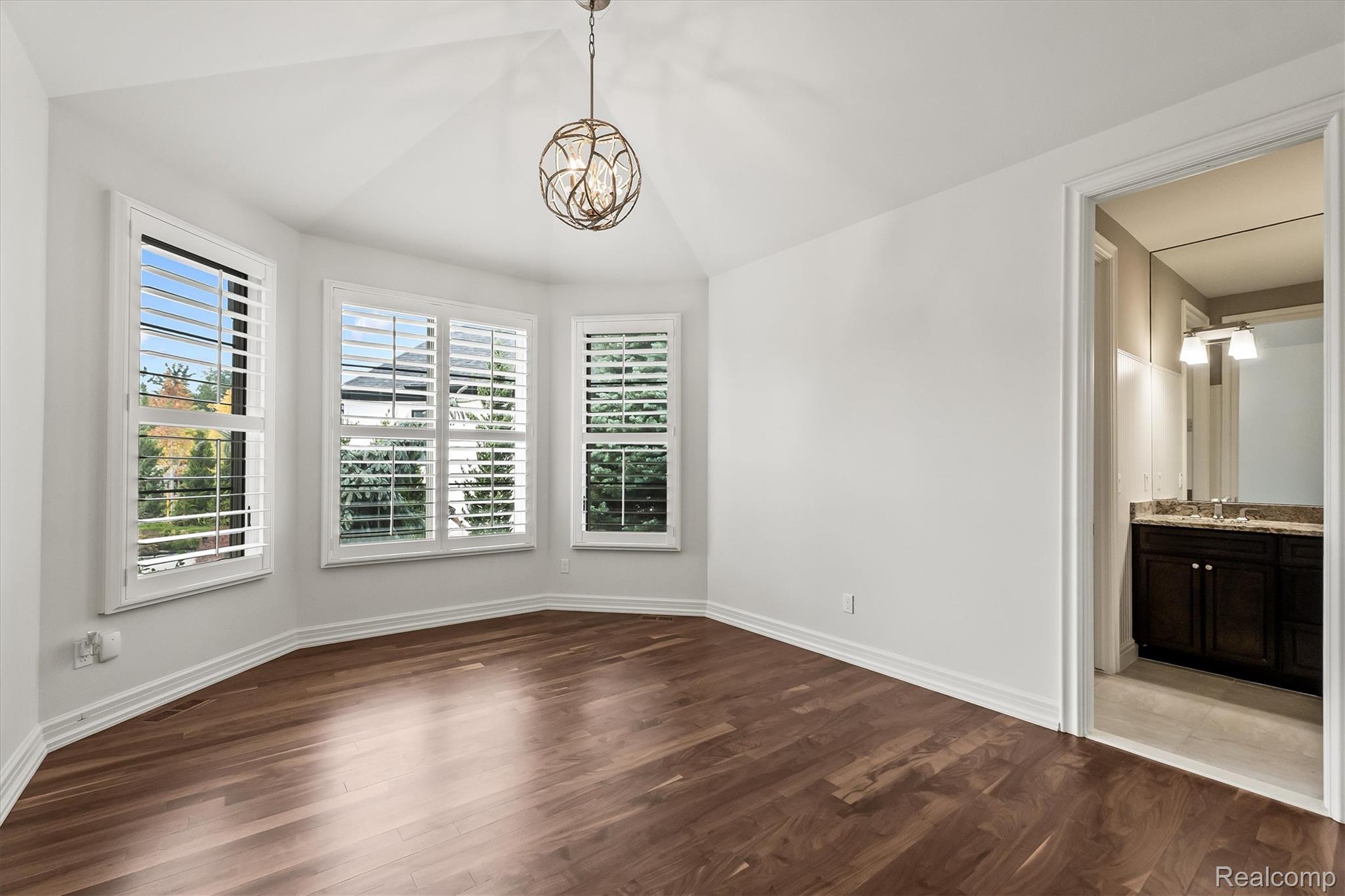 2475 Creekside Court