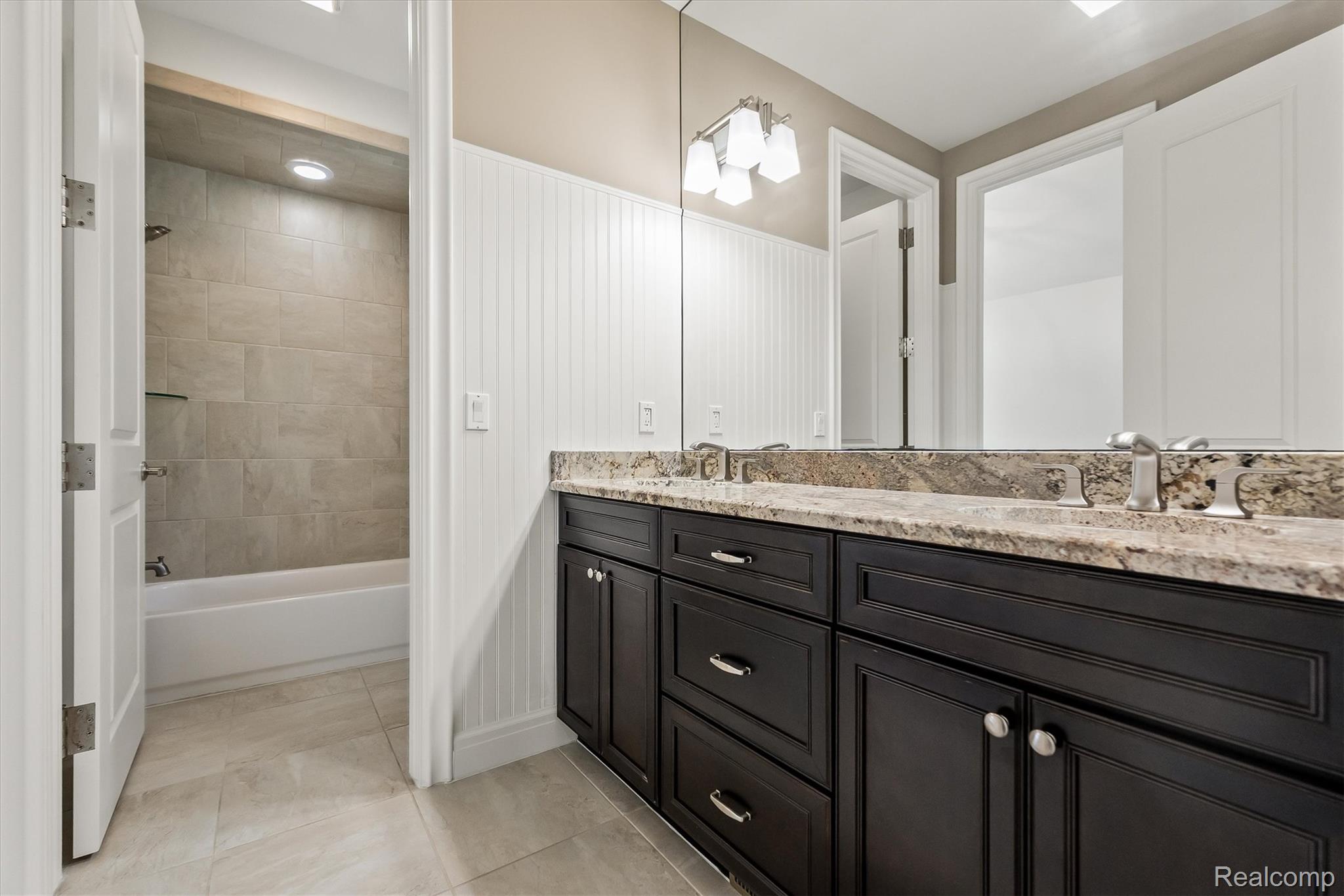 2475 Creekside Court