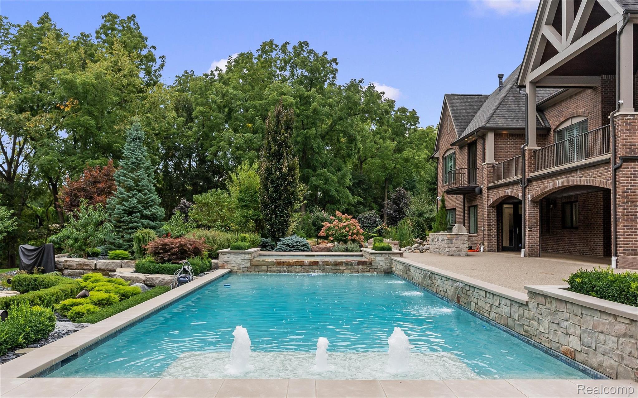 2475 Creekside Court