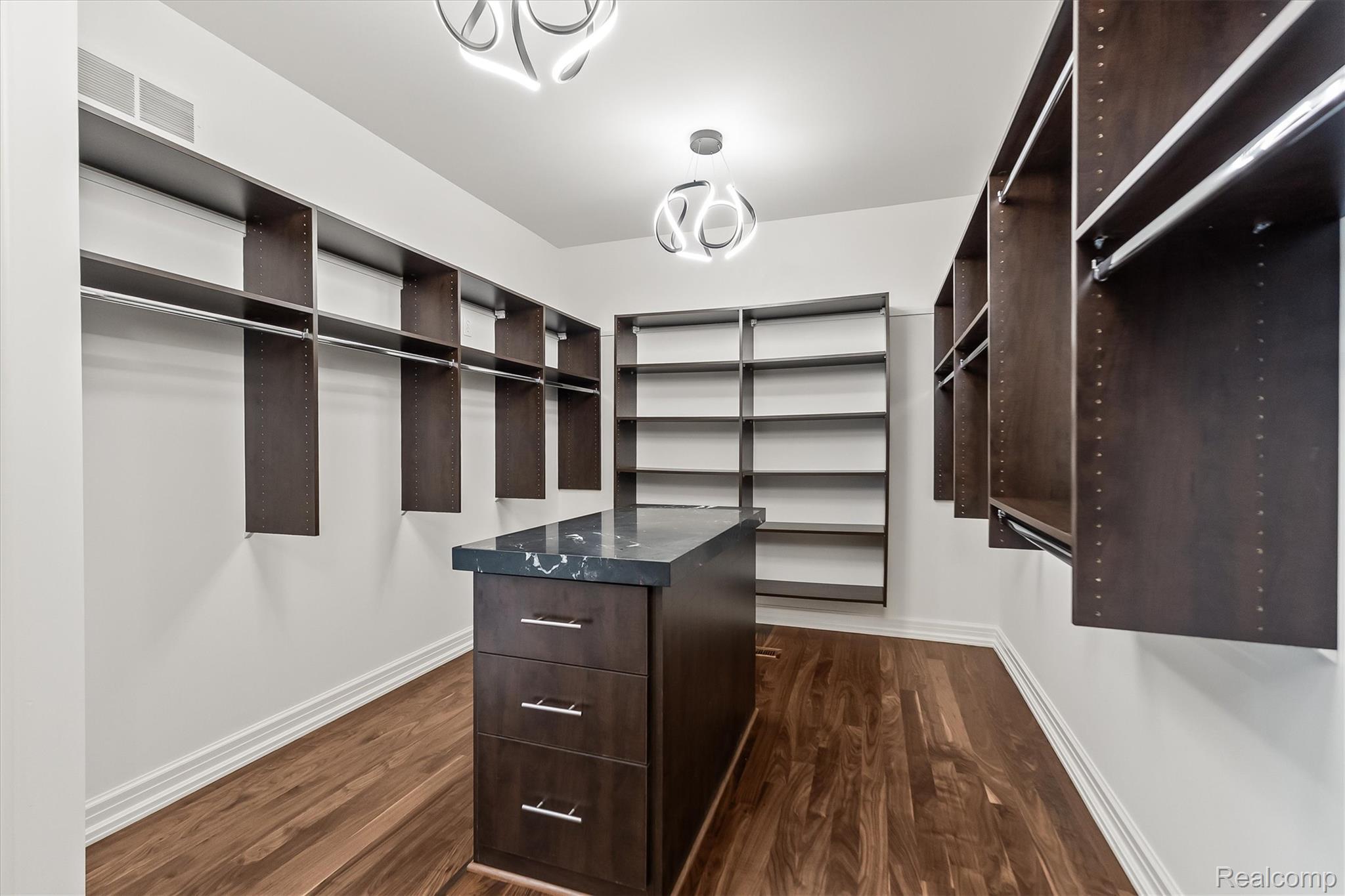 2475 Creekside Court