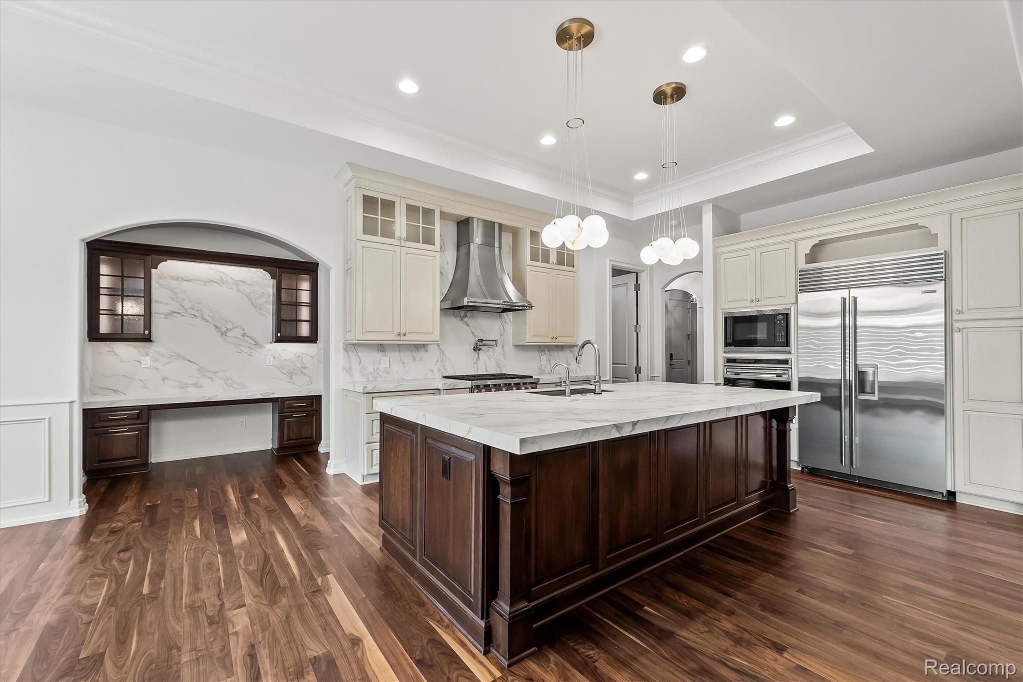 2475 Creekside Court