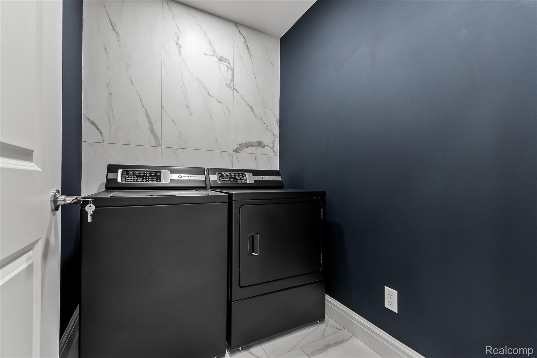2475 Creekside Court