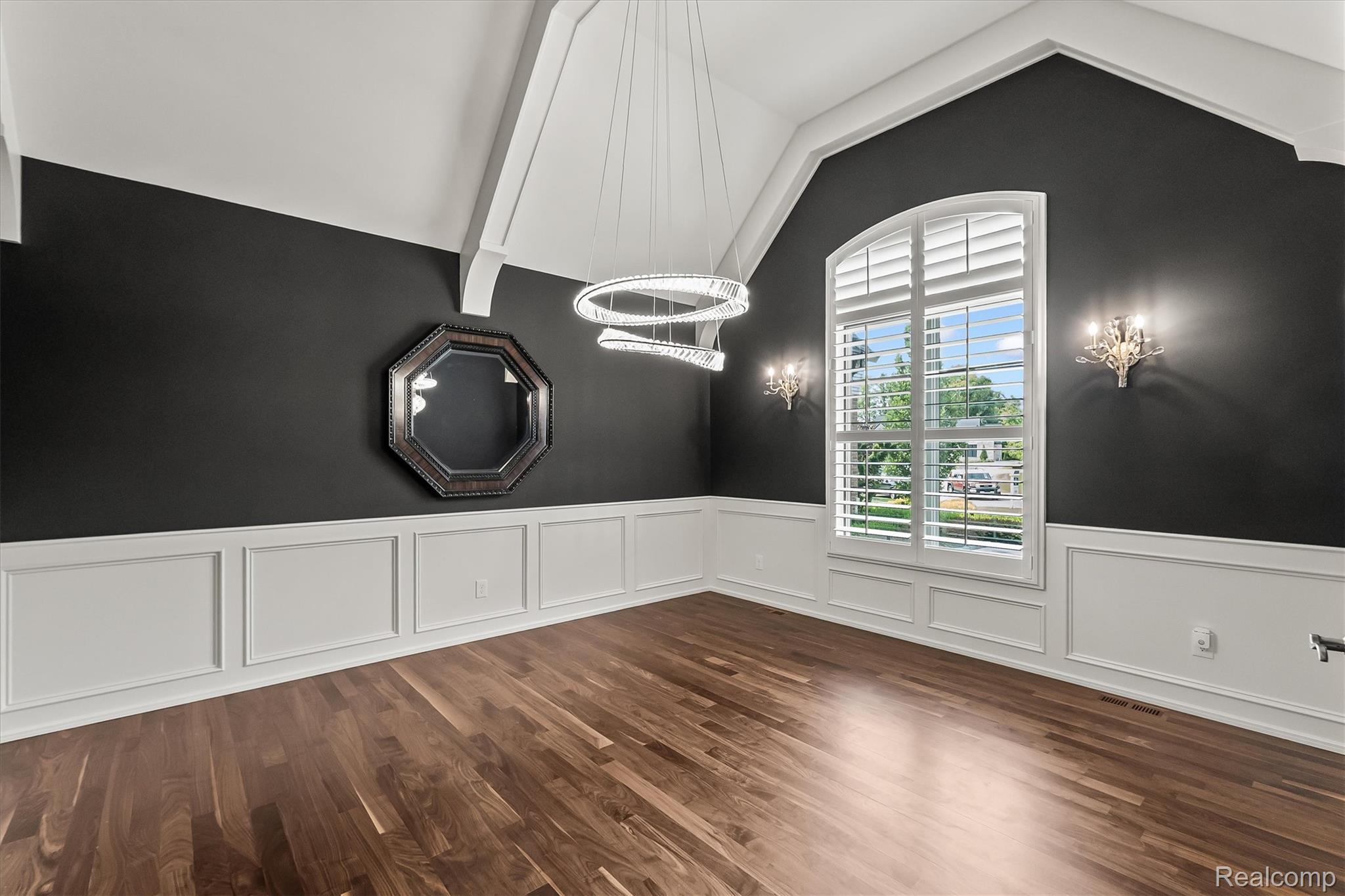 2475 Creekside Court