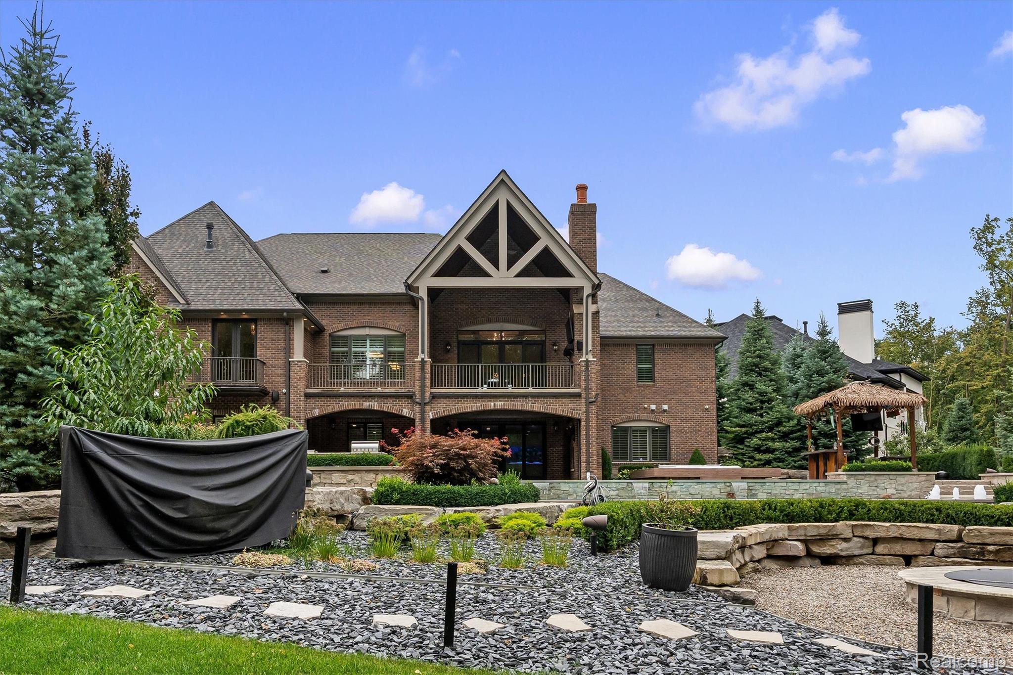 2475 Creekside Court