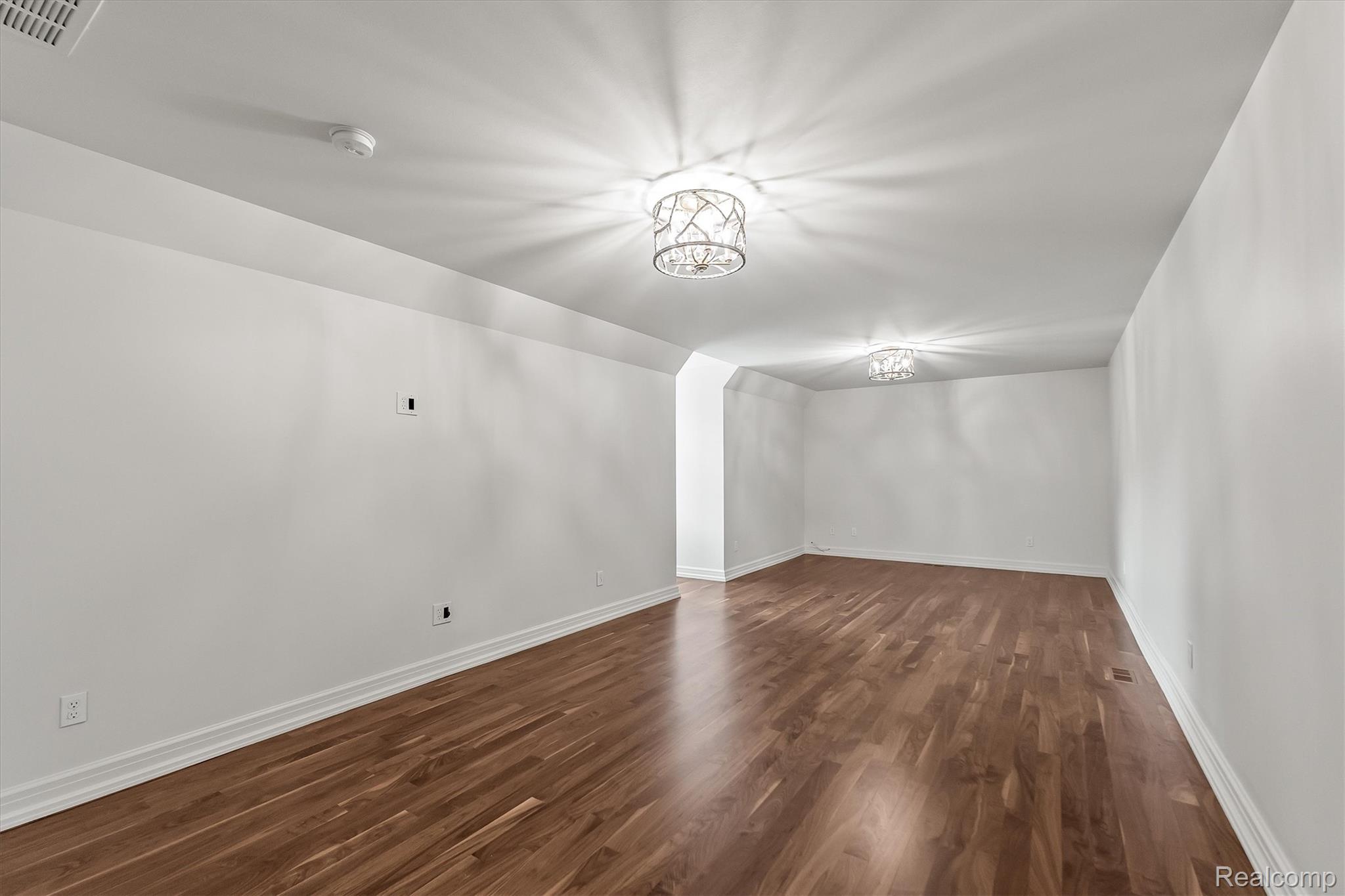 2475 Creekside Court